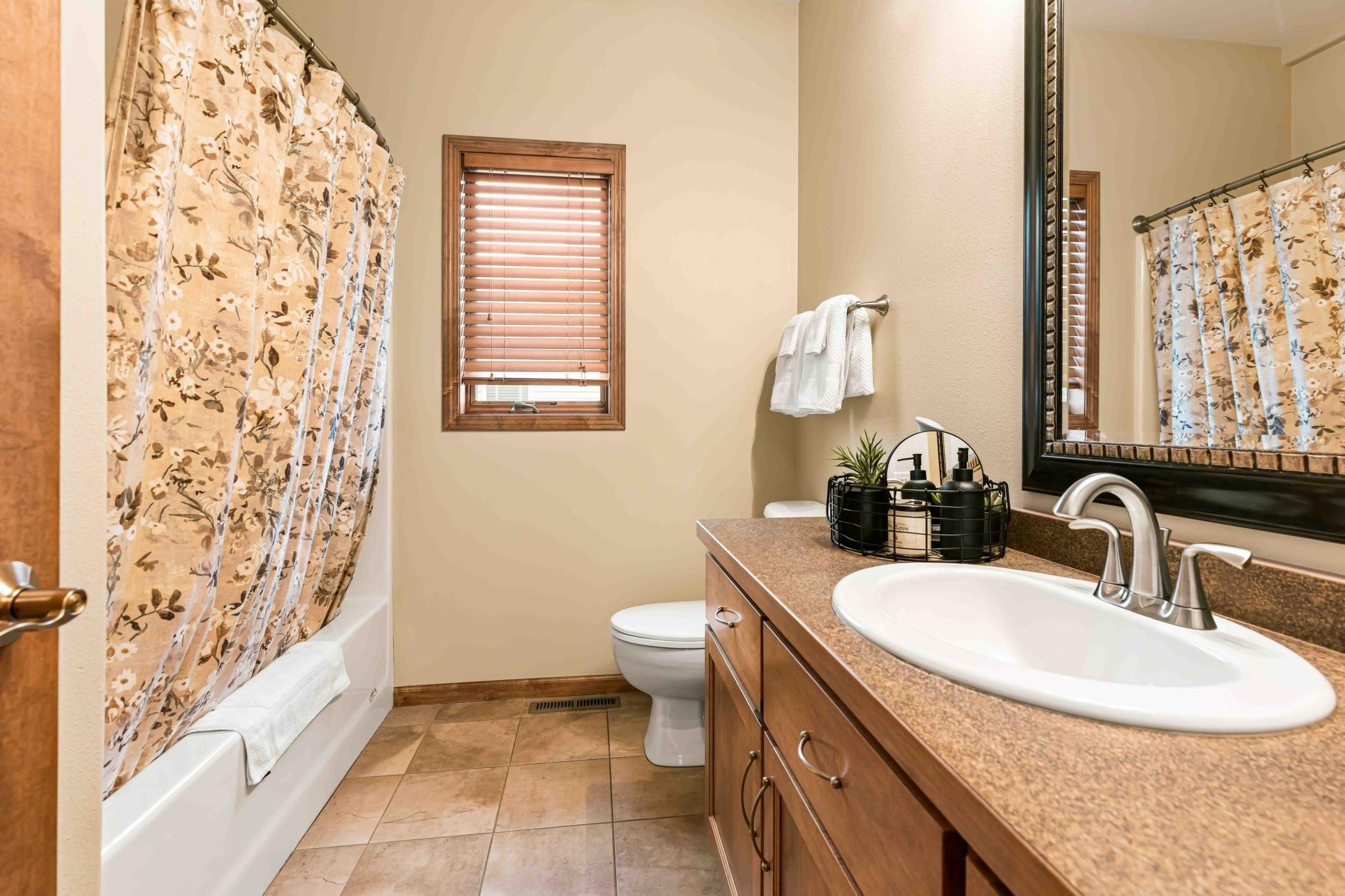 2007 single family home for sale at 4295 49th Avenue S in Fargo, ND — 4 bed, 3 bath (photo 32 of 61)
