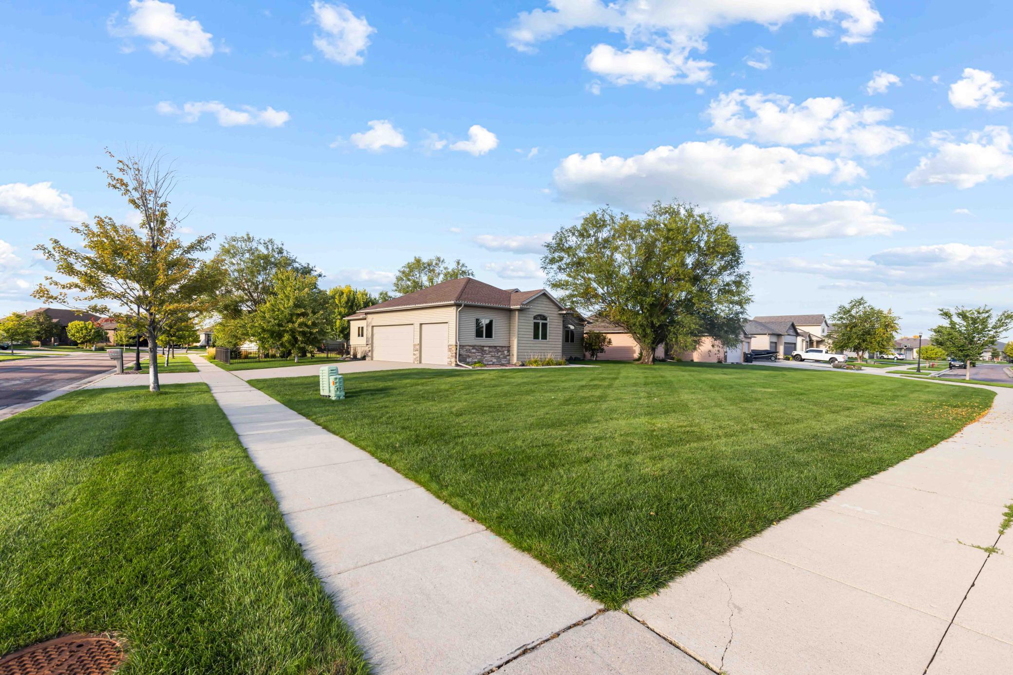 2007 single family home for sale at 4295 49th Avenue S in Fargo, ND — 4 bed, 3 bath (photo 5 of 61)