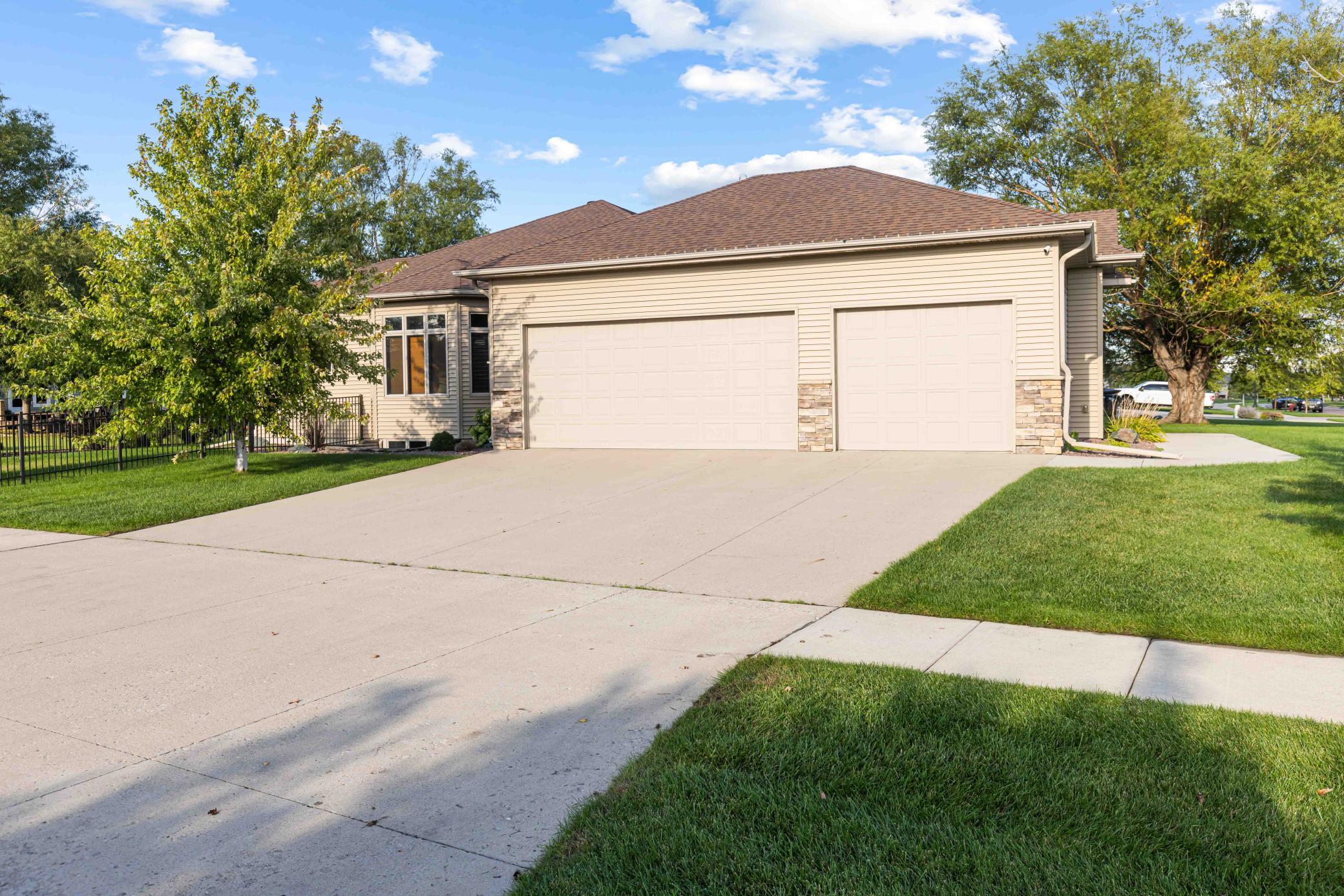 2007 single family home for sale at 4295 49th Avenue S in Fargo, ND — 4 bed, 3 bath (photo 6 of 61)