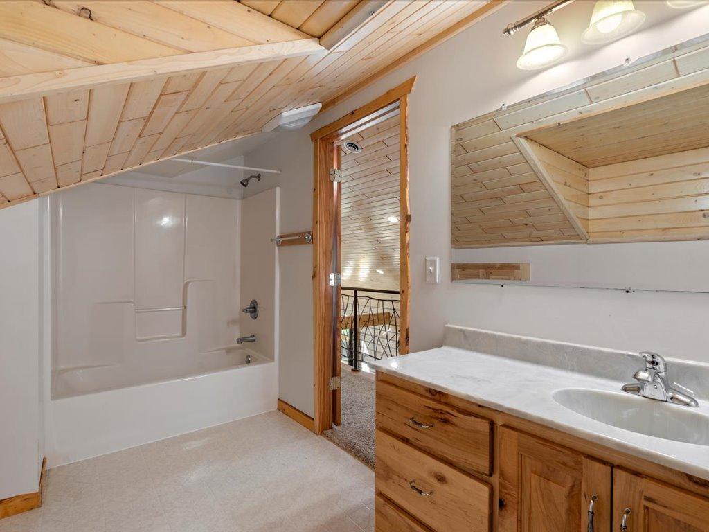 2004 single family home for sale at 18130 County 18 in Park Rapids, MN — 4 bed, 4 bath (photo 24 of 52)