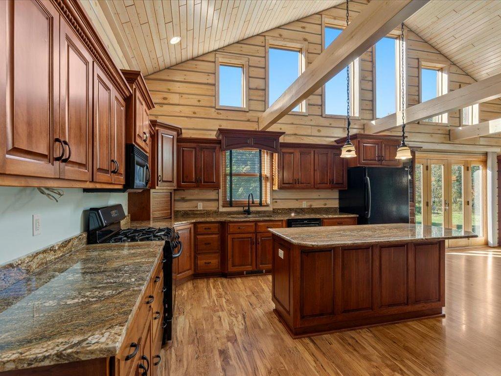 2004 single family home for sale at 18130 County 18 in Park Rapids, MN — 4 bed, 4 bath (photo 5 of 52)