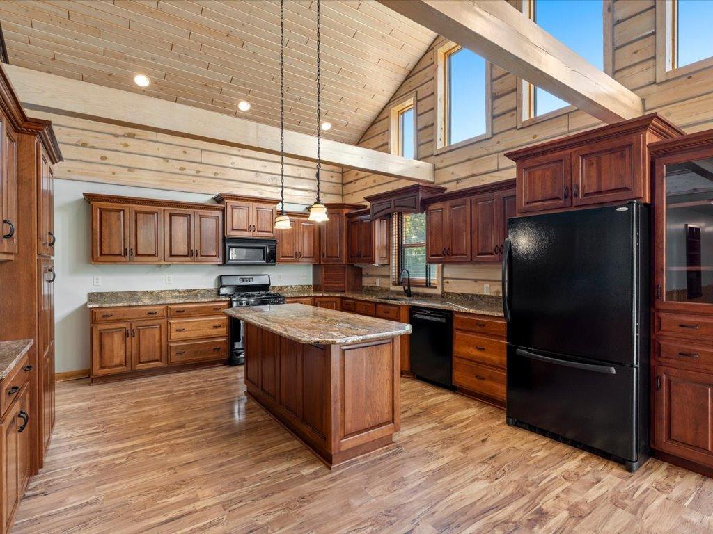2004 single family home for sale at 18130 County 18 in Park Rapids, MN — 4 bed, 4 bath (photo 6 of 52)