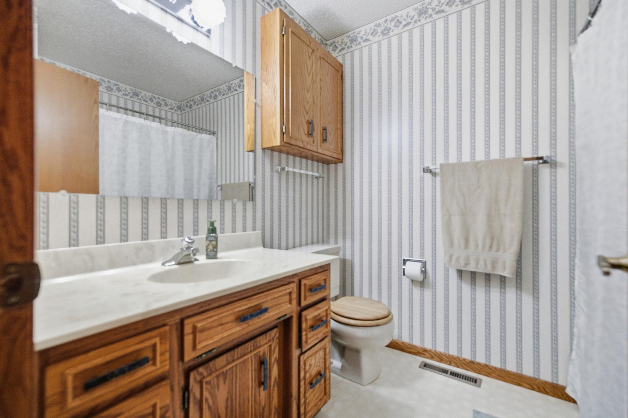 1979 condo for sale at 3361 16th Avenue S, Unit 6 in Fargo, ND — 3 bed, 3 bath (photo 13 of 51)