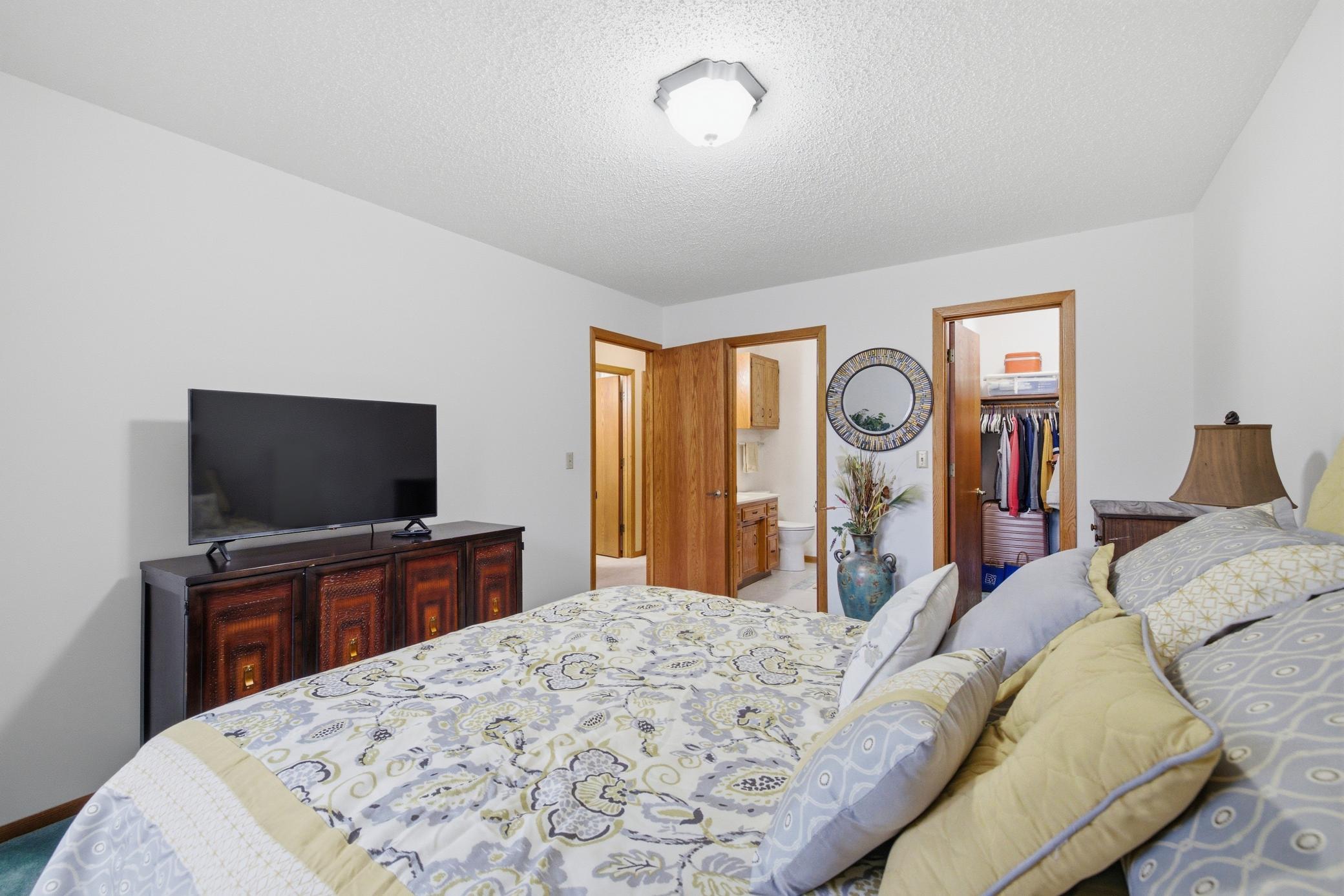 1979 condo for sale at 3361 16th Avenue S, Unit 6 in Fargo, ND — 3 bed, 3 bath (photo 17 of 51)