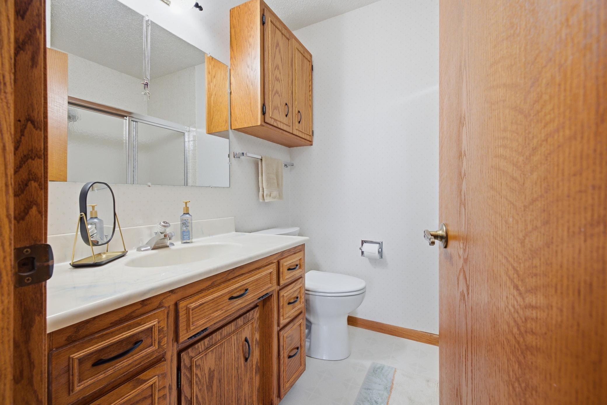 1979 condo for sale at 3361 16th Avenue S, Unit 6 in Fargo, ND — 3 bed, 3 bath (photo 19 of 51)