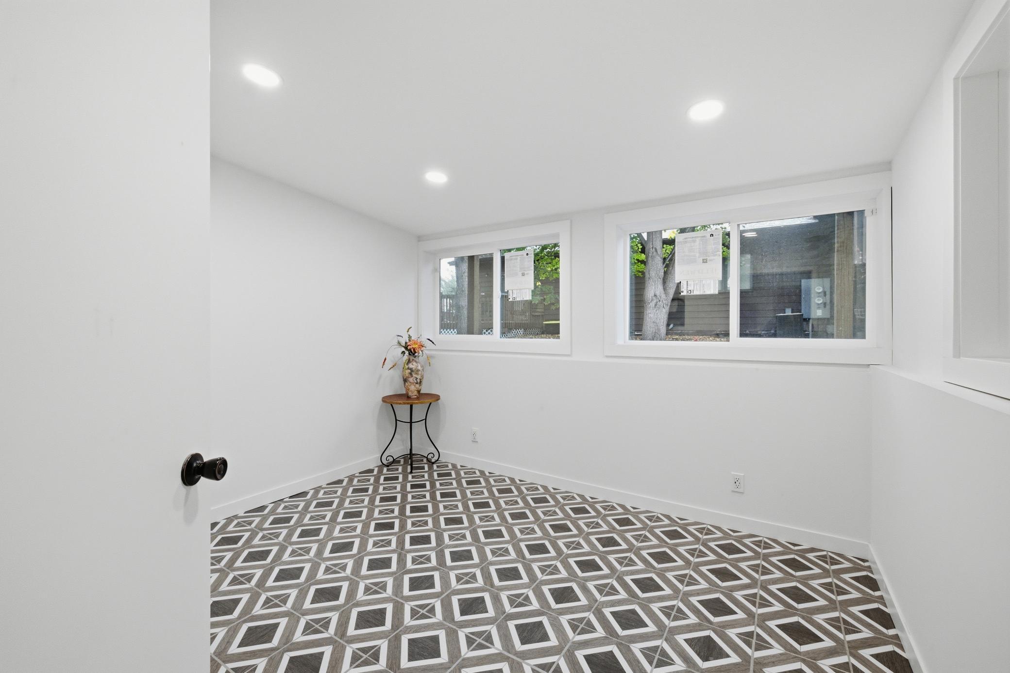 1979 condo for sale at 3361 16th Avenue S, Unit 6 in Fargo, ND — 3 bed, 3 bath (photo 26 of 51)