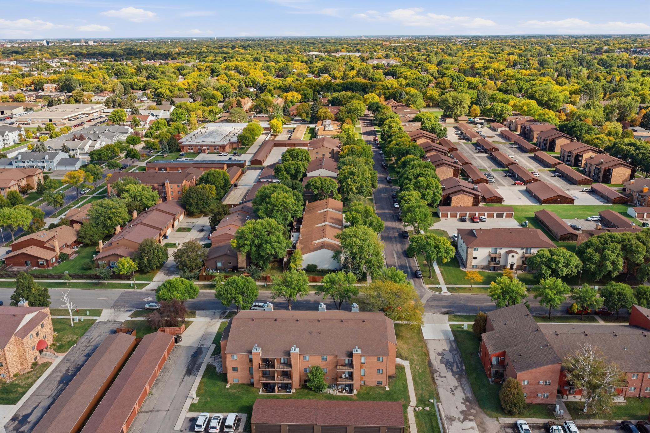 1979 condo for sale at 3361 16th Avenue S, Unit 6 in Fargo, ND — 3 bed, 3 bath (photo 42 of 51)