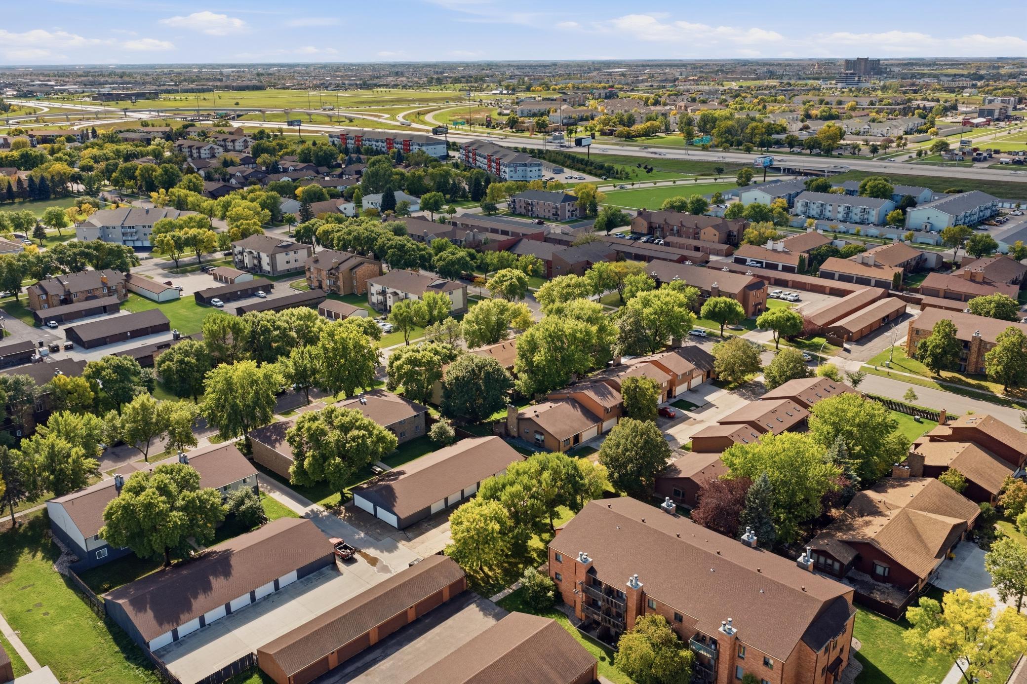 1979 condo for sale at 3361 16th Avenue S, Unit 6 in Fargo, ND — 3 bed, 3 bath (photo 44 of 51)
