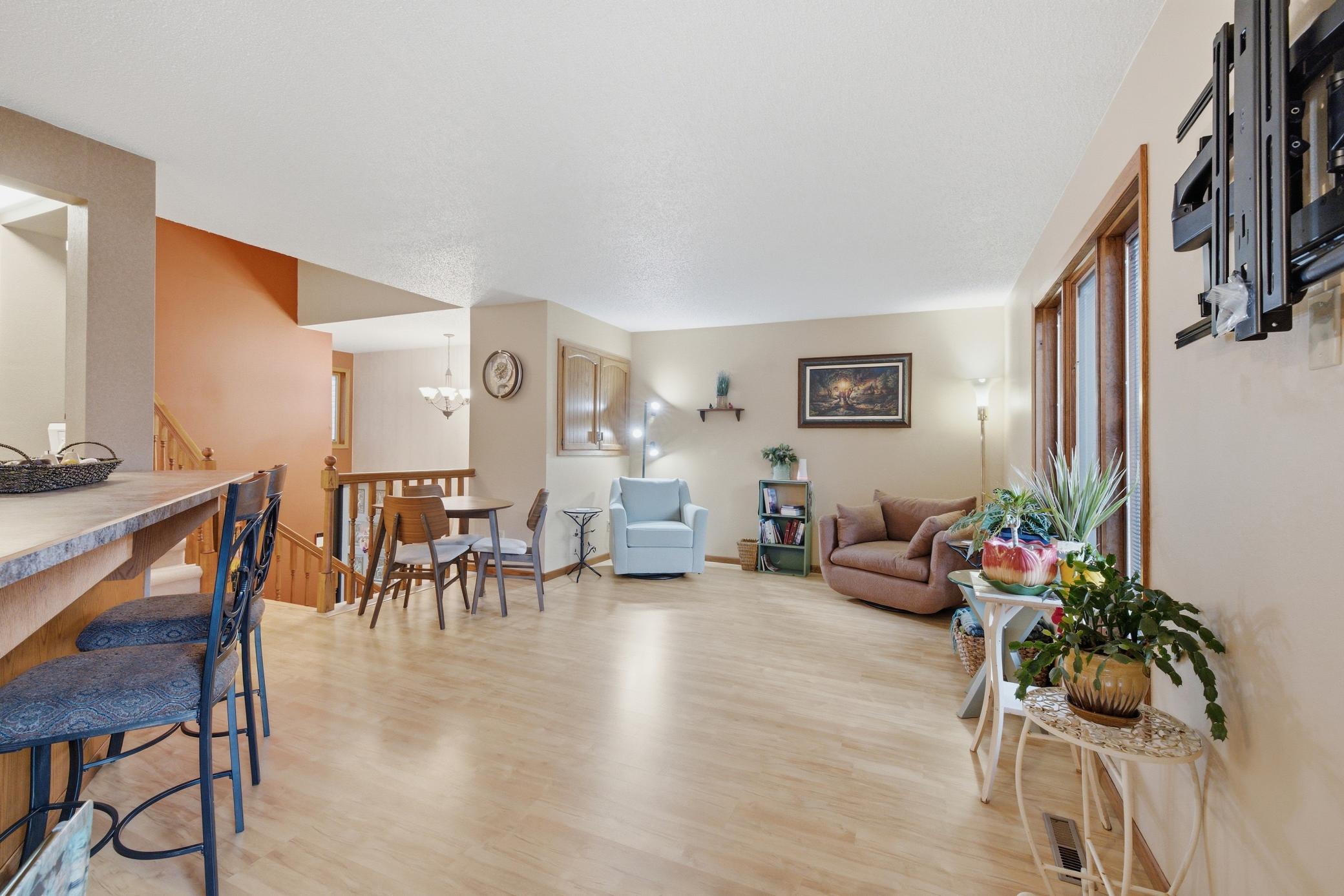 1979 condo for sale at 3361 16th Avenue S, Unit 6 in Fargo, ND — 3 bed, 3 bath (photo 6 of 51)