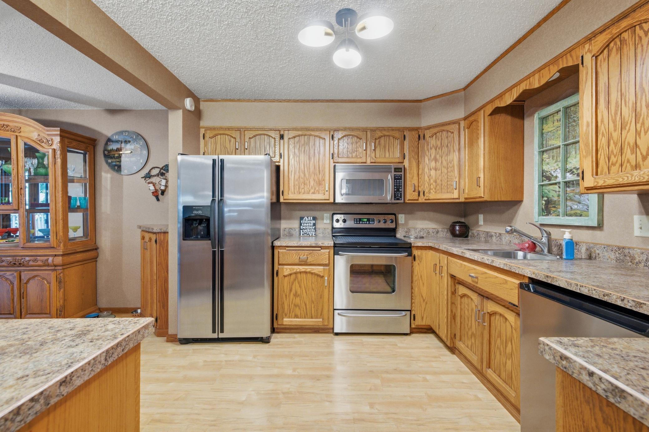 1979 condo for sale at 3361 16th Avenue S, Unit 6 in Fargo, ND — 3 bed, 3 bath (photo 10 of 51)