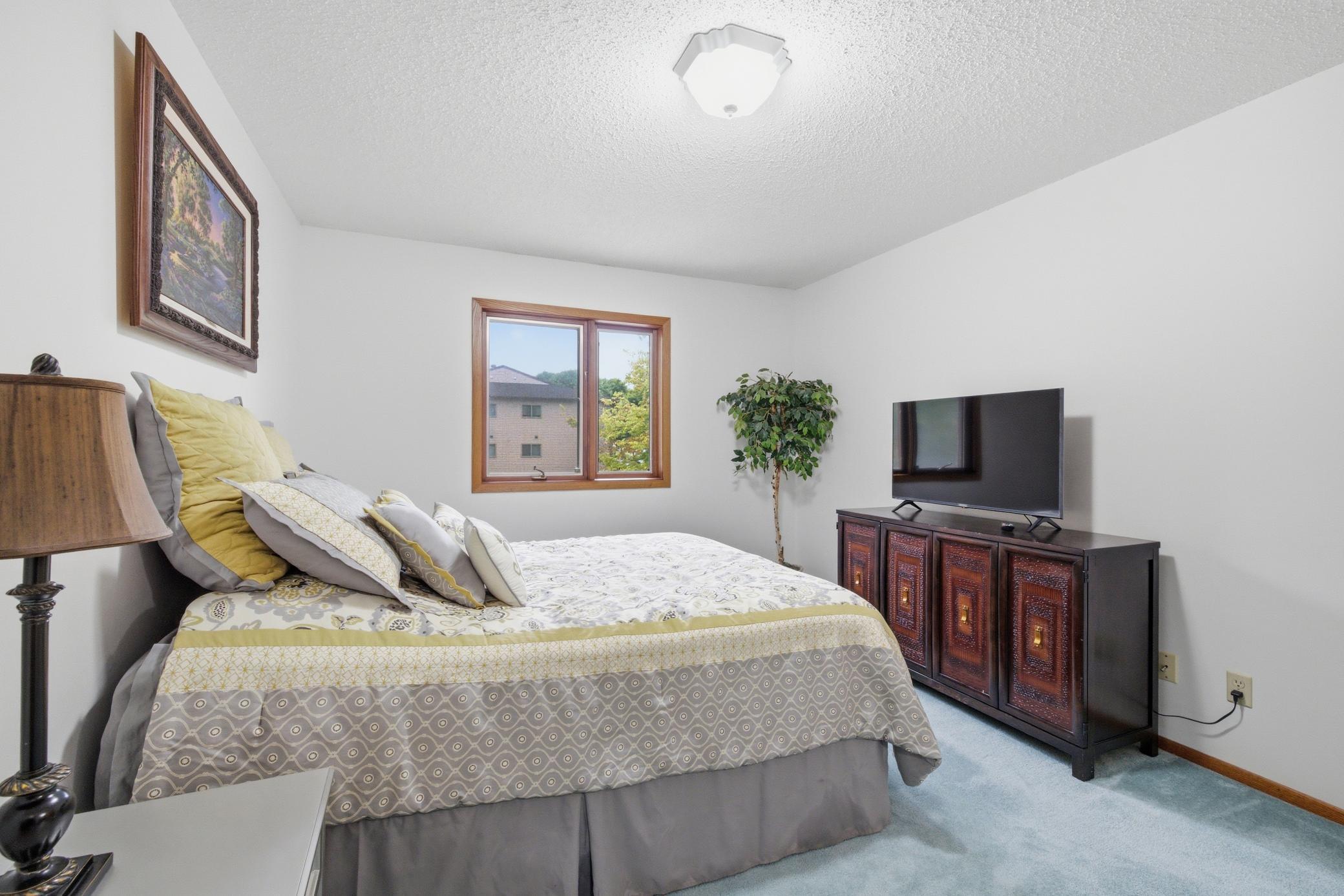 1979 townhouse for sale at 3361 16th Avenue S in Fargo, ND — 3 bed, 3 bath (photo 15 of 44)