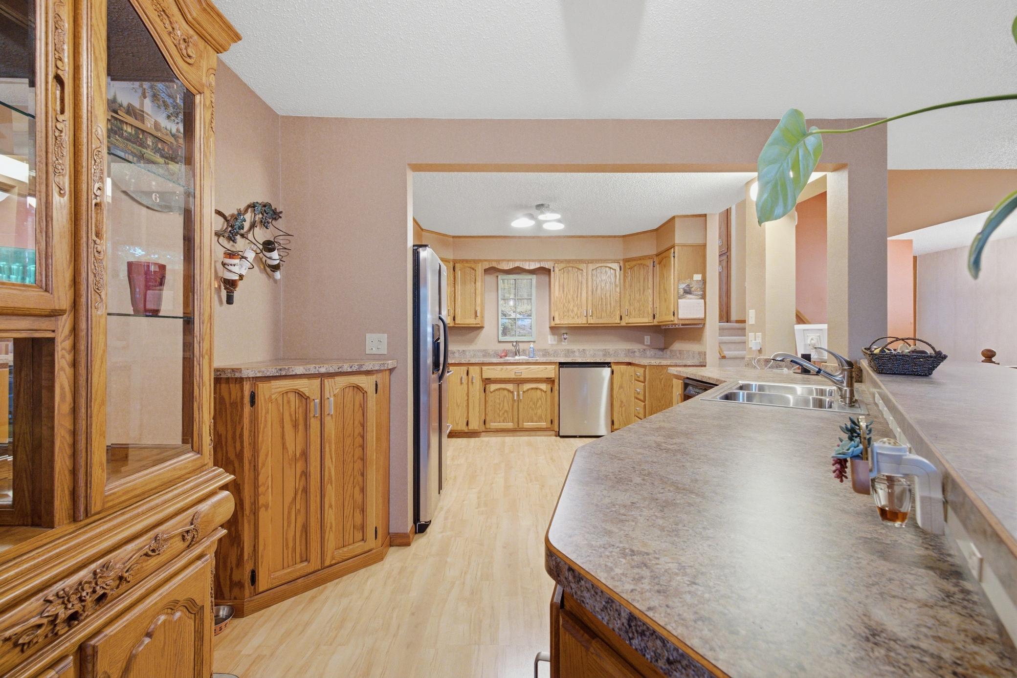 1979 townhouse for sale at 3361 16th Avenue S in Fargo, ND — 3 bed, 3 bath (photo 8 of 44)