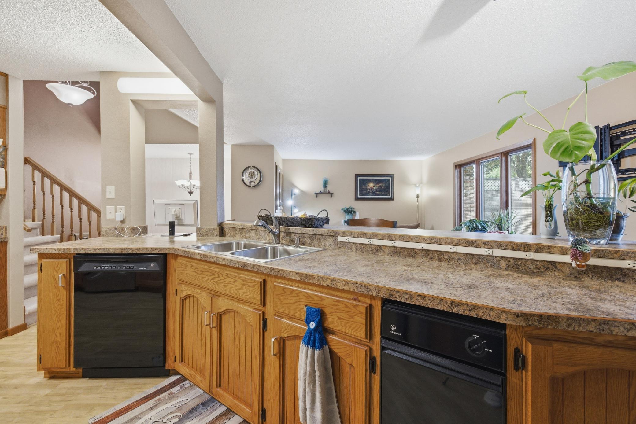 1979 townhouse for sale at 3361 16th Avenue S in Fargo, ND — 3 bed, 3 bath (photo 9 of 44)