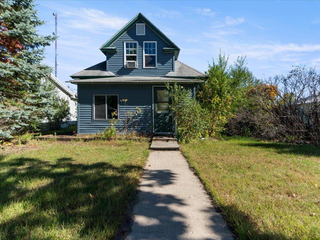 1900 single family home for sale at 320 8th Street SE, Unit B in Staples, MN — 3 bed, 1 bath