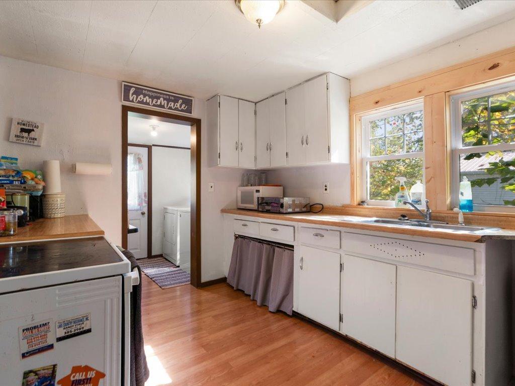 1900 single family home for sale at 320 8th Street SE, Unit B in Staples, MN — 3 bed, 1 bath (photo 7 of 17)