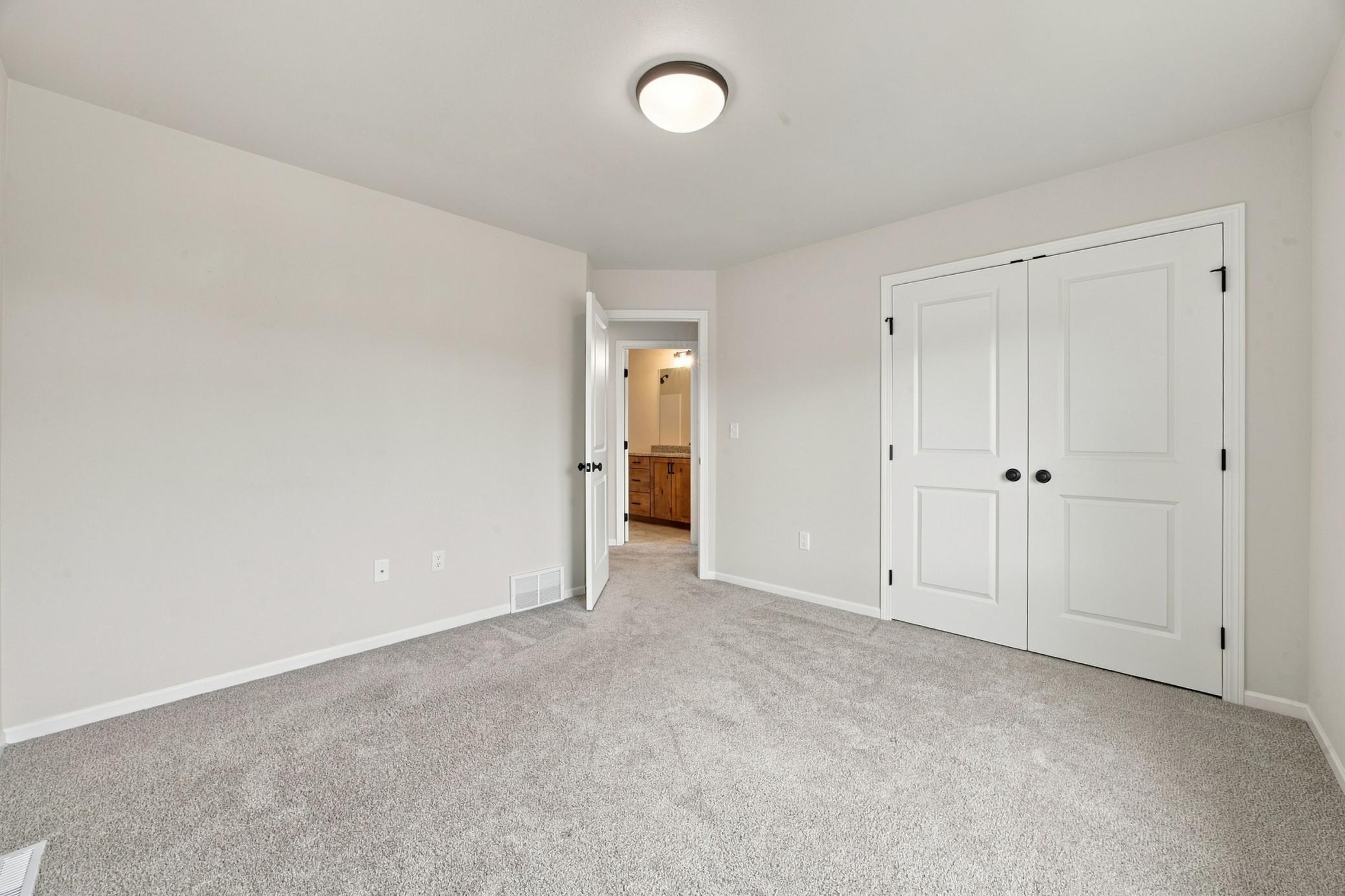 2022 single family home for sale at 7337 Madelyn Lane S in Fargo, ND — 4 bed, 3 bath (photo 21 of 36)
