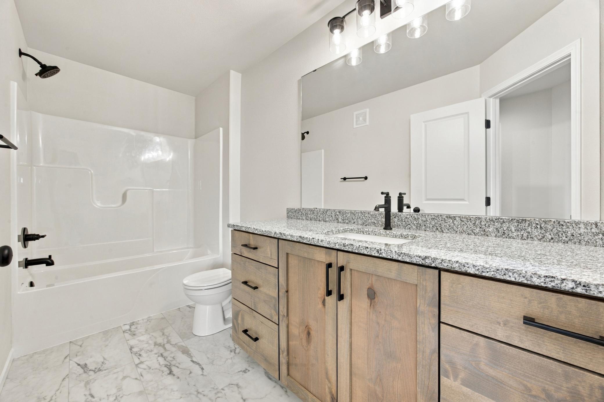 2022 single family home for sale at 7337 Madelyn Lane S in Fargo, ND — 4 bed, 3 bath (photo 22 of 36)