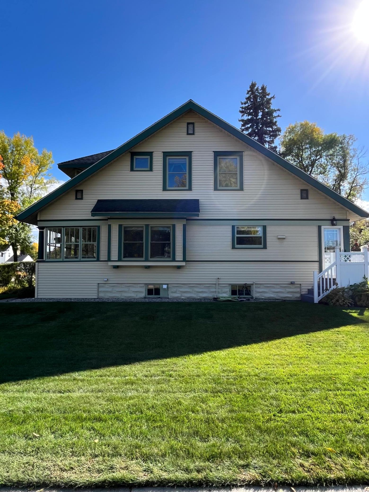 1905 single family home for sale at 721 Main Avenue N in Thief River Falls, MN — 3 bed, 2 bath (photo 2 of 36)