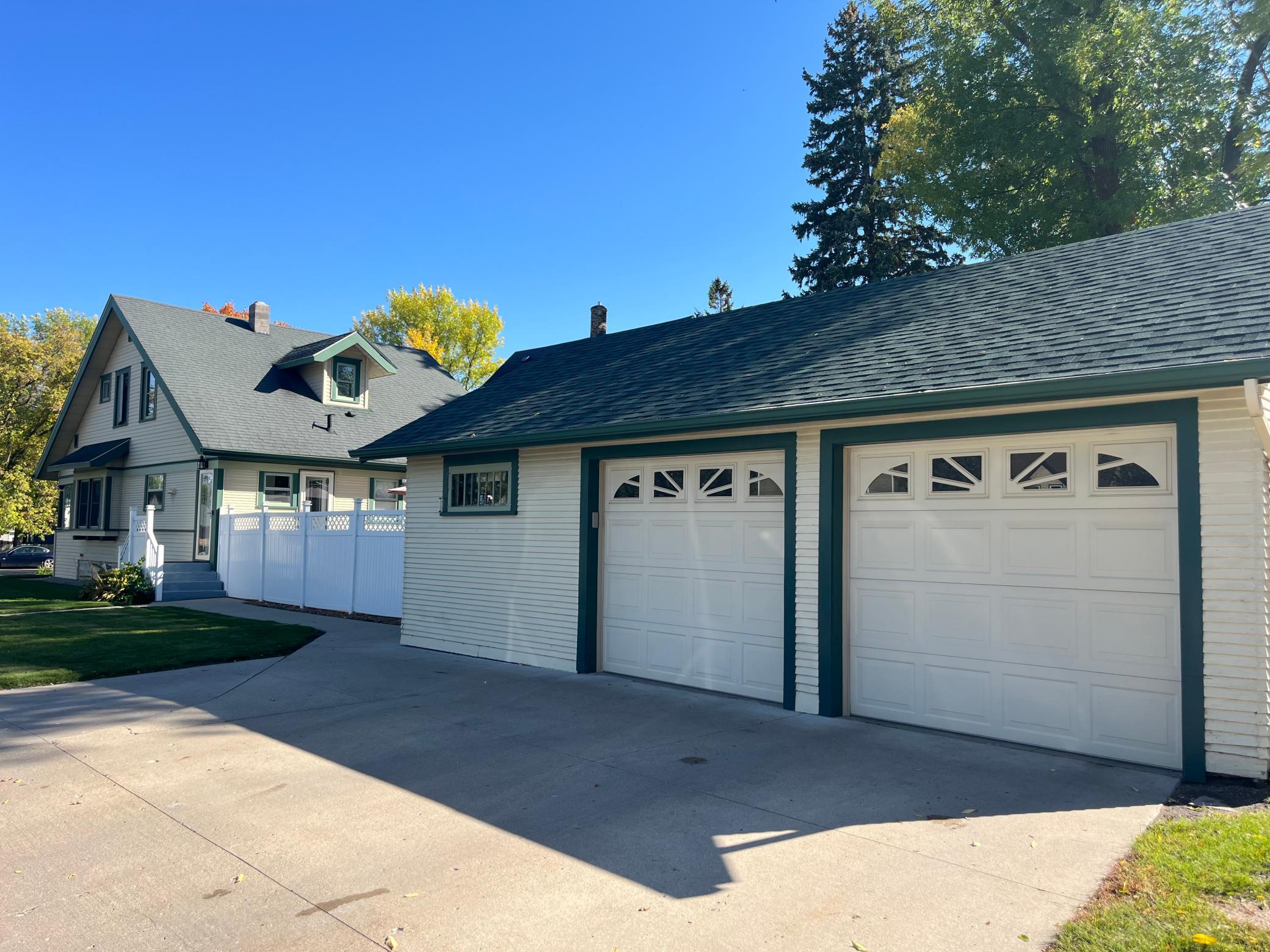 1905 single family home for sale at 721 Main Avenue N in Thief River Falls, MN — 3 bed, 2 bath (photo 8 of 36)
