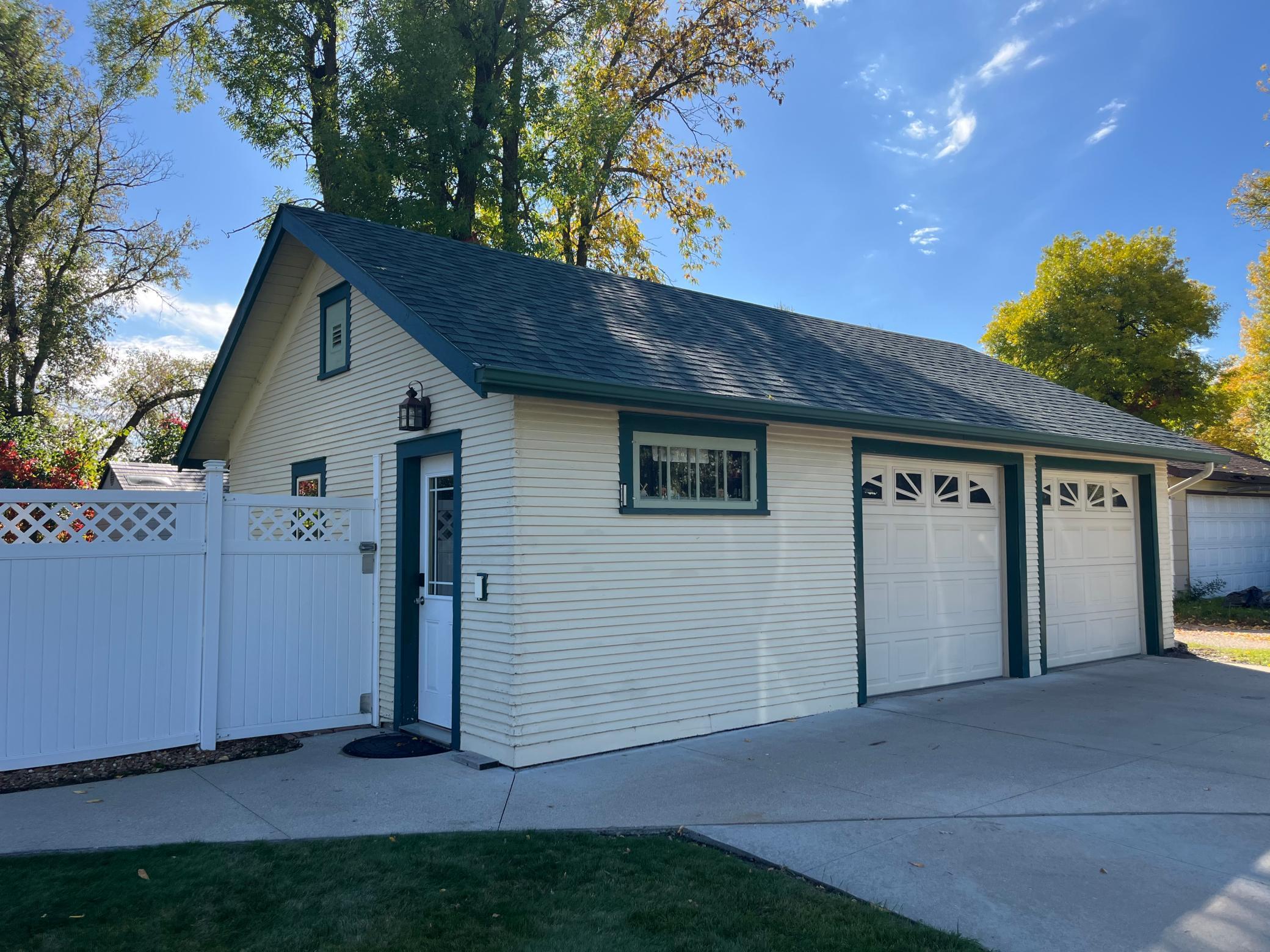 1905 single family home for sale at 721 Main Avenue N in Thief River Falls, MN — 3 bed, 2 bath (photo 9 of 36)