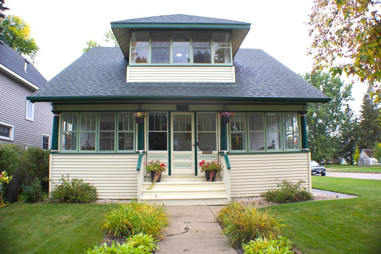 1905 single family home for sale at 721 Main Avenue N in Thief River Falls, MN — 3 bed, 2 bath (photo 10 of 36)
