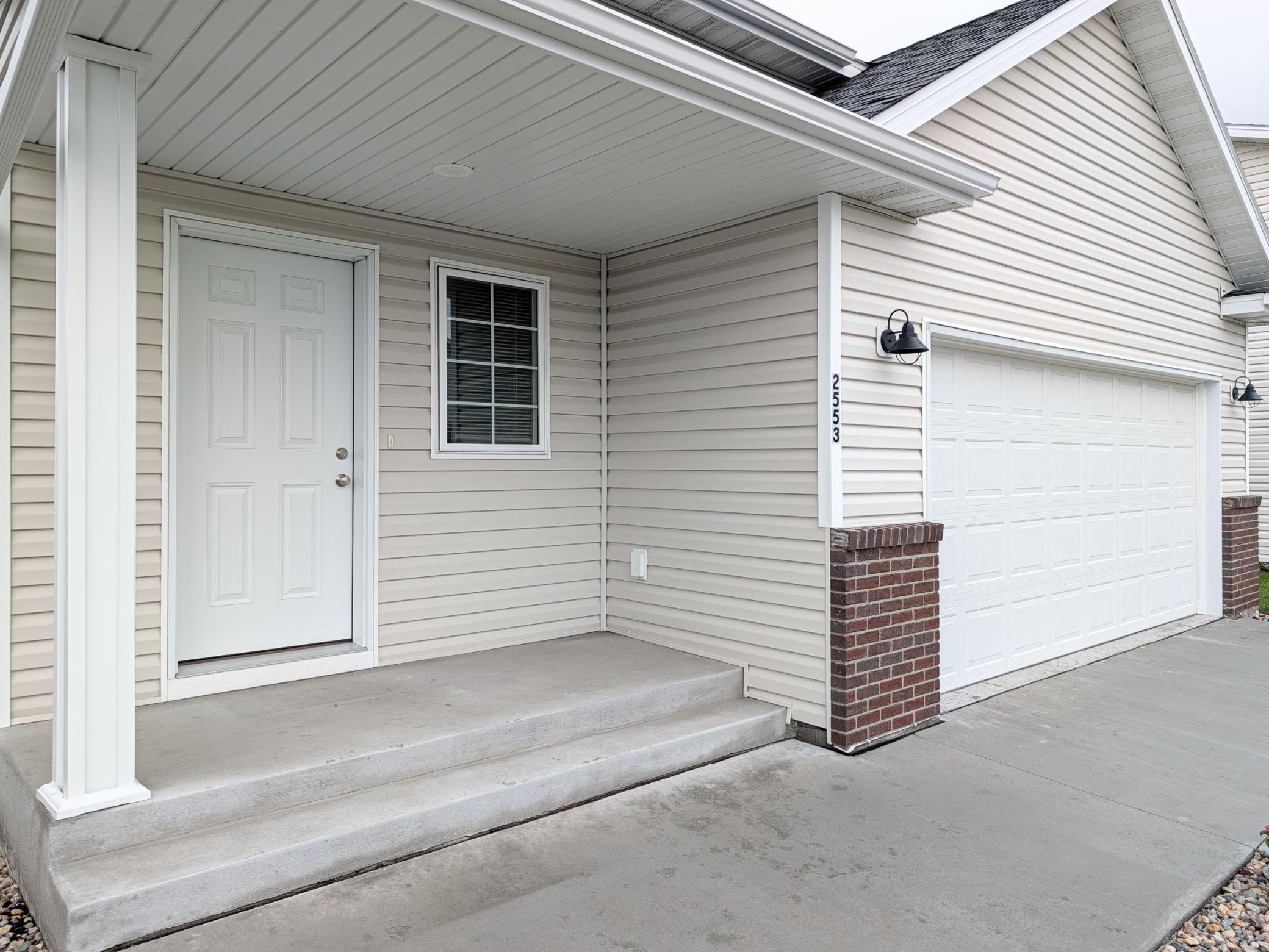 2024 single family home for sale at 2553 FULTON Loop S in Fargo, ND — 3 bed, 2 bath (photo 2 of 44)