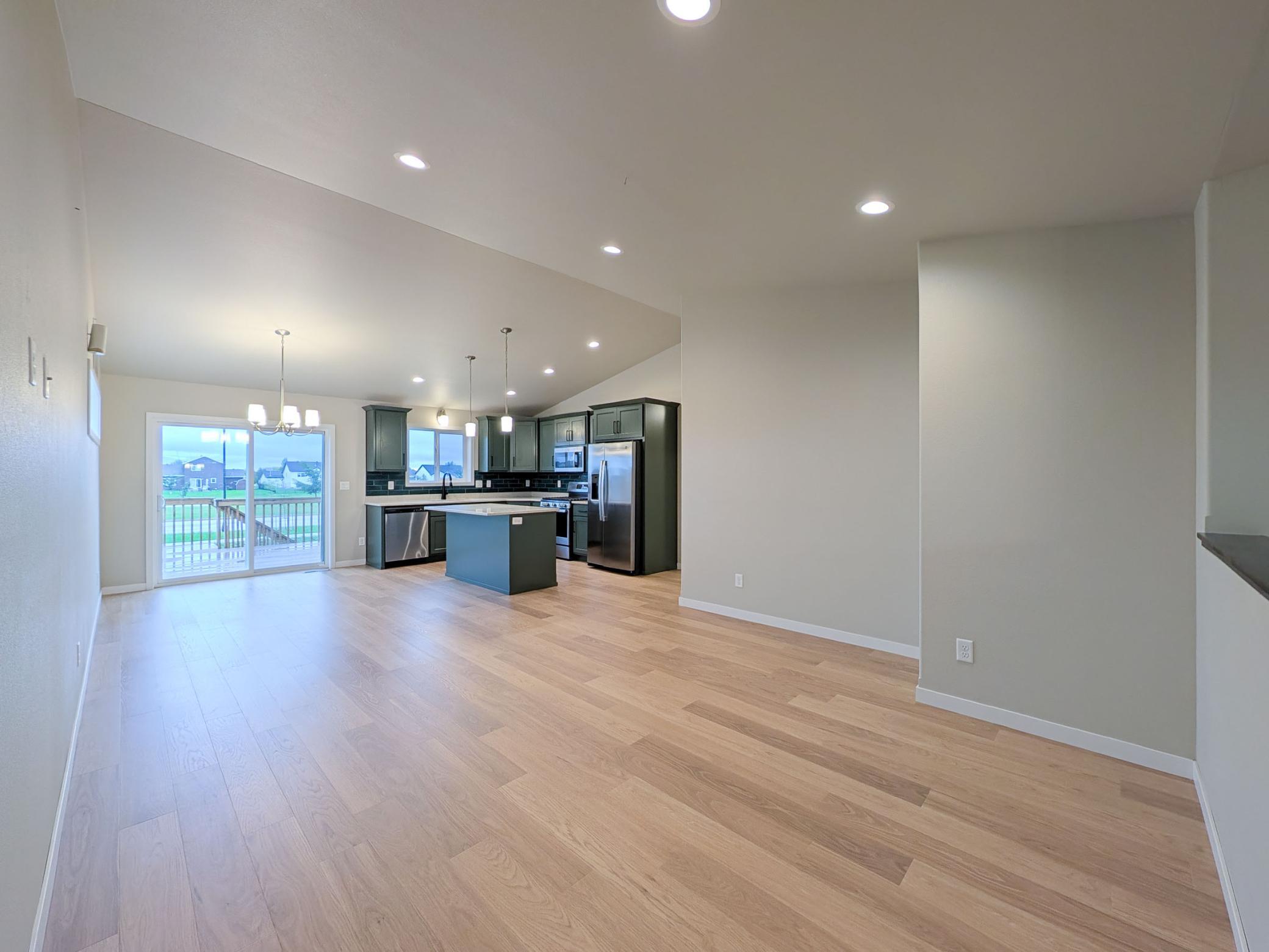 2024 single family home for sale at 2553 FULTON Loop S in Fargo, ND — 3 bed, 2 bath (photo 11 of 44)