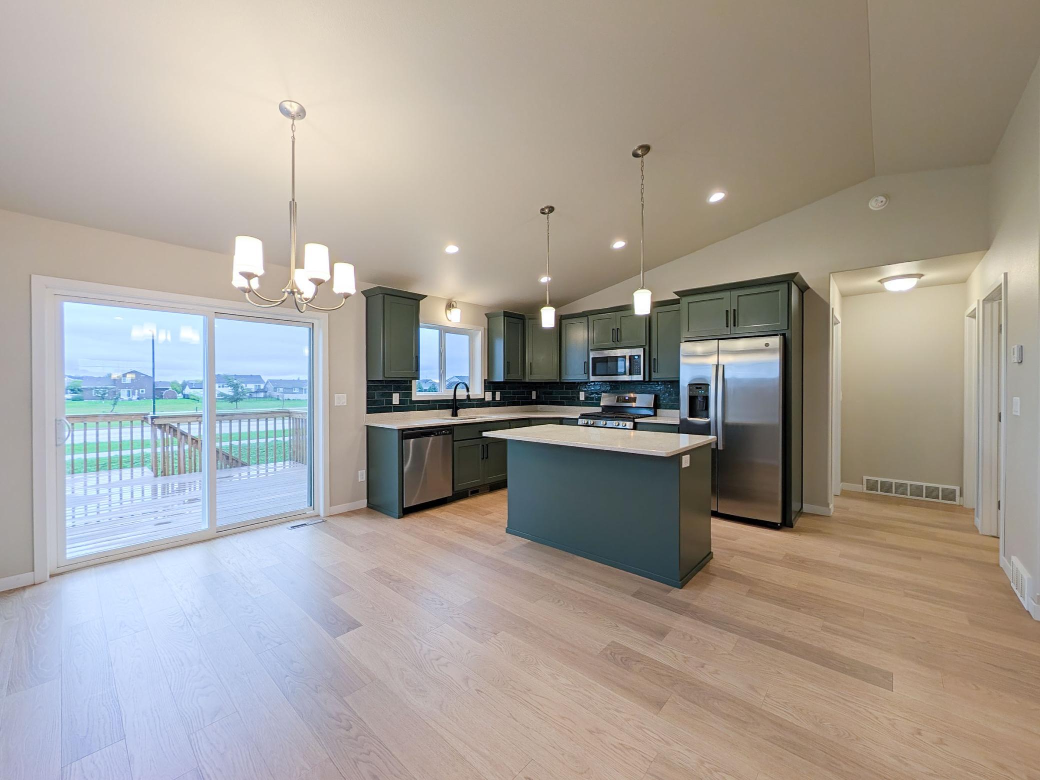 2024 single family home for sale at 2553 FULTON Loop S in Fargo, ND — 3 bed, 2 bath (photo 12 of 44)