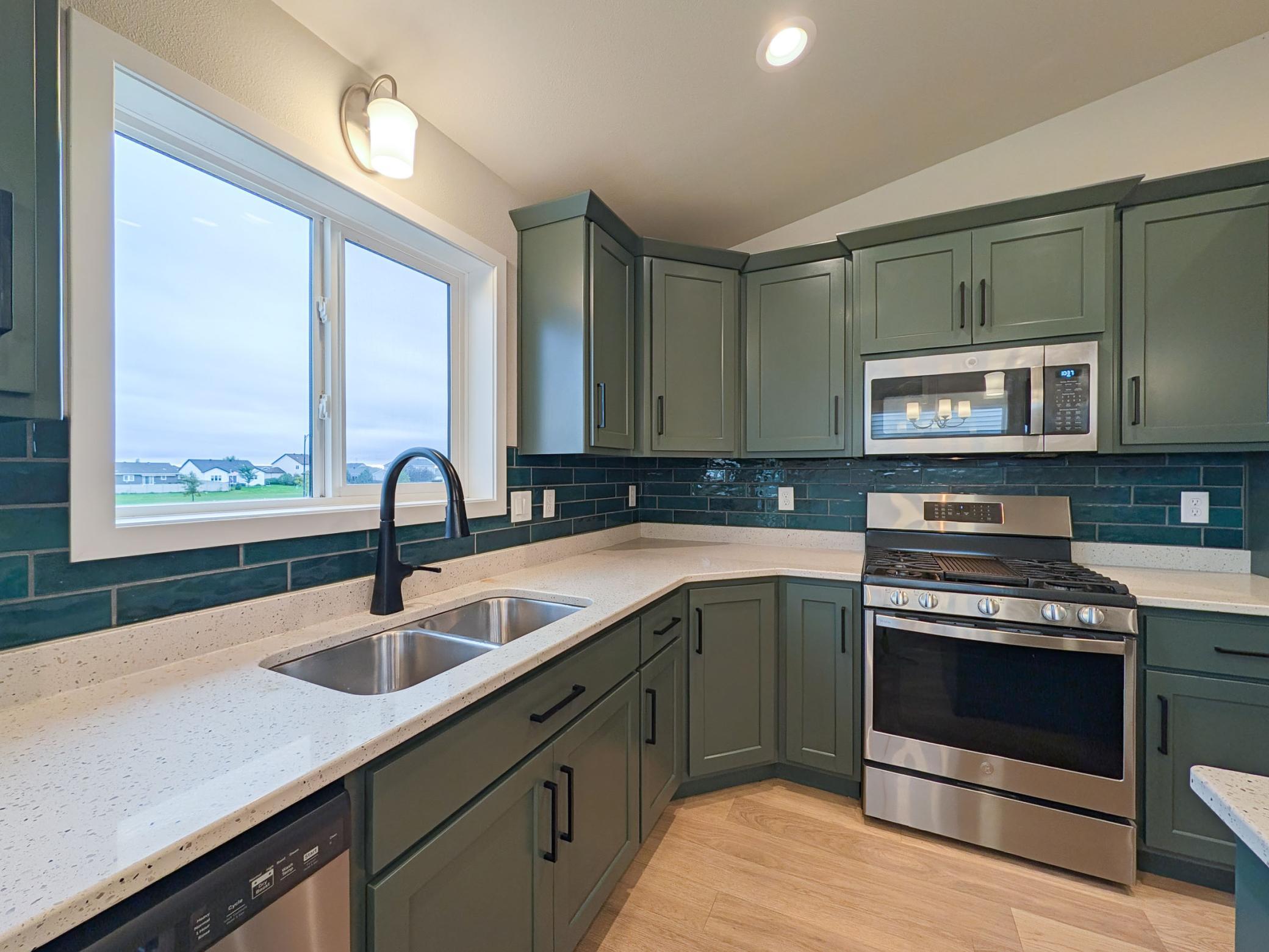 2024 single family home for sale at 2553 FULTON Loop S in Fargo, ND — 3 bed, 2 bath (photo 14 of 44)
