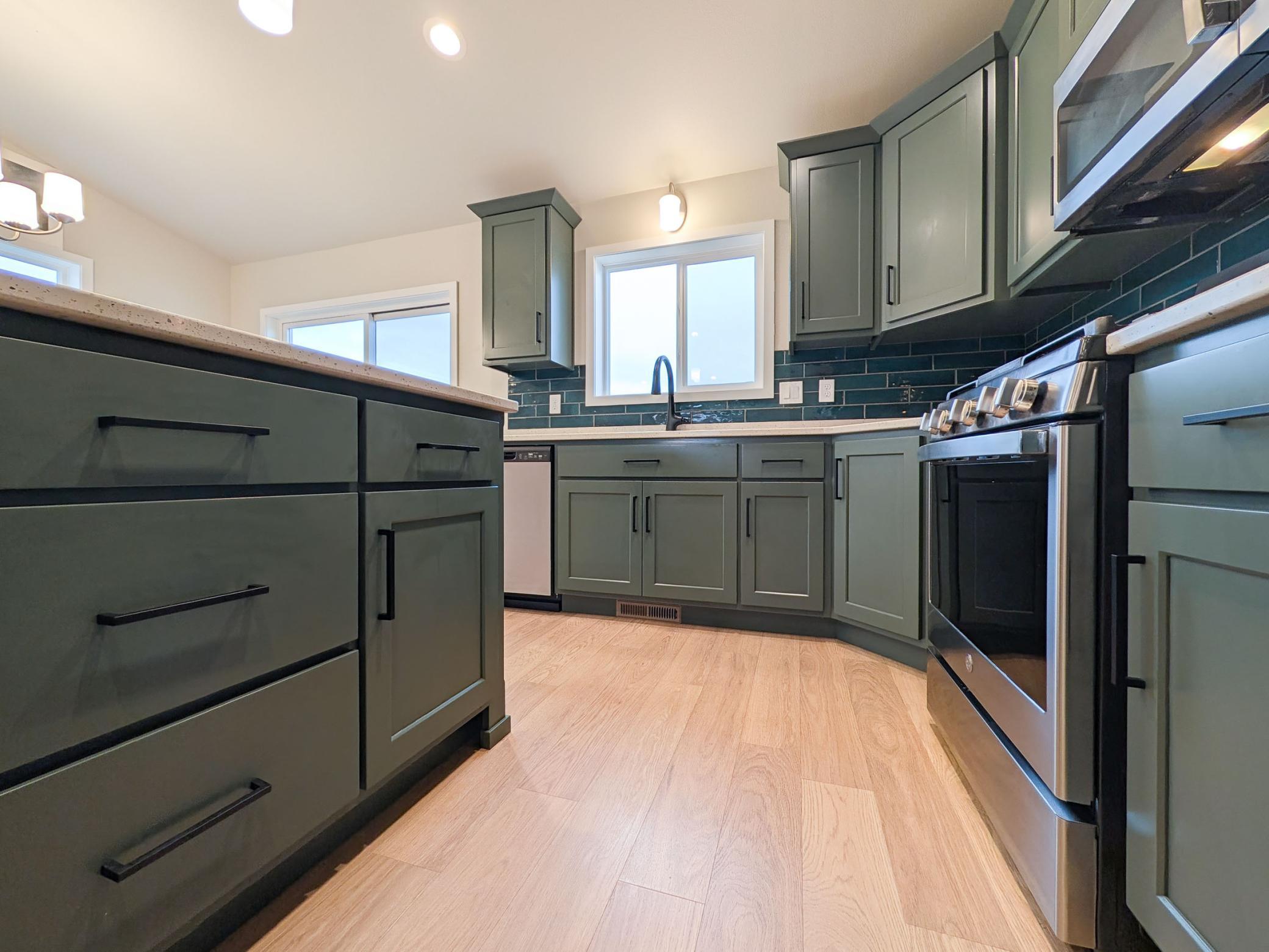2024 single family home for sale at 2553 FULTON Loop S in Fargo, ND — 3 bed, 2 bath (photo 15 of 44)
