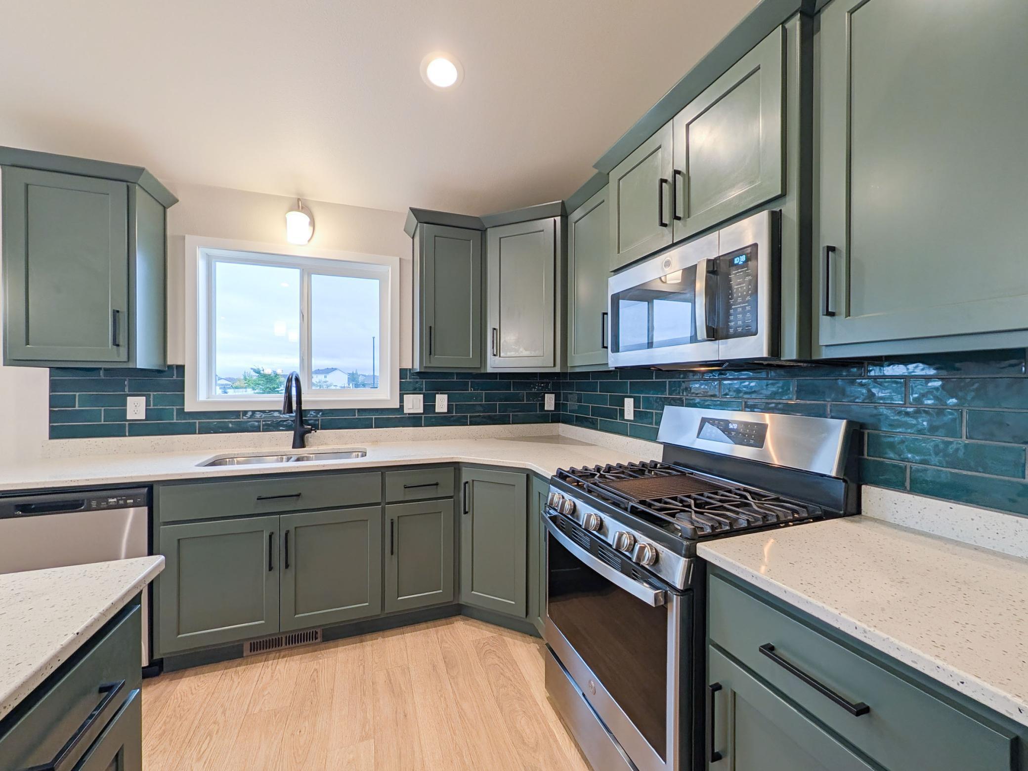 2024 single family home for sale at 2553 FULTON Loop S in Fargo, ND — 3 bed, 2 bath (photo 16 of 44)