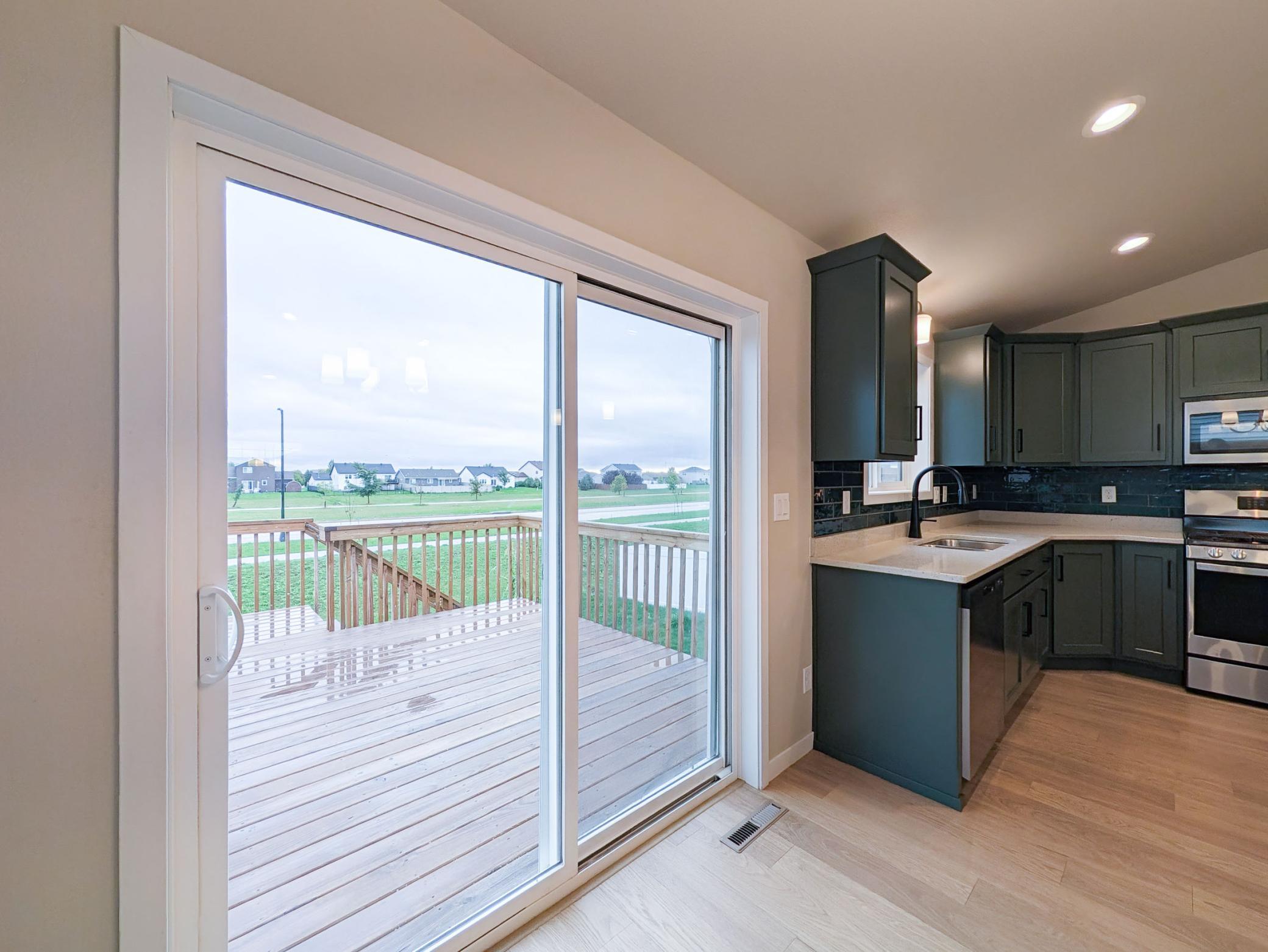 2024 single family home for sale at 2553 FULTON Loop S in Fargo, ND — 3 bed, 2 bath (photo 17 of 44)