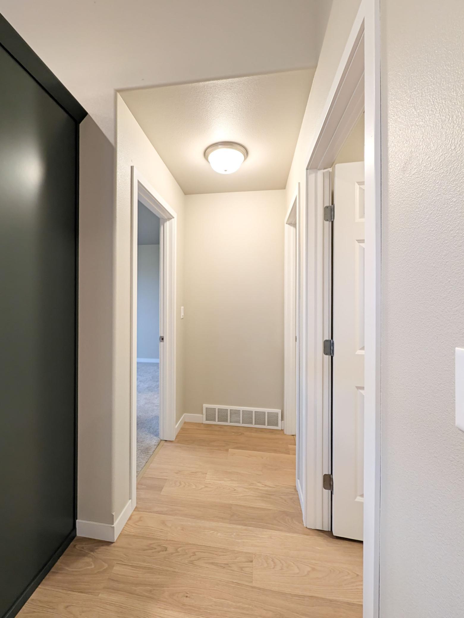 2024 single family home for sale at 2553 FULTON Loop S in Fargo, ND — 3 bed, 2 bath (photo 20 of 44)
