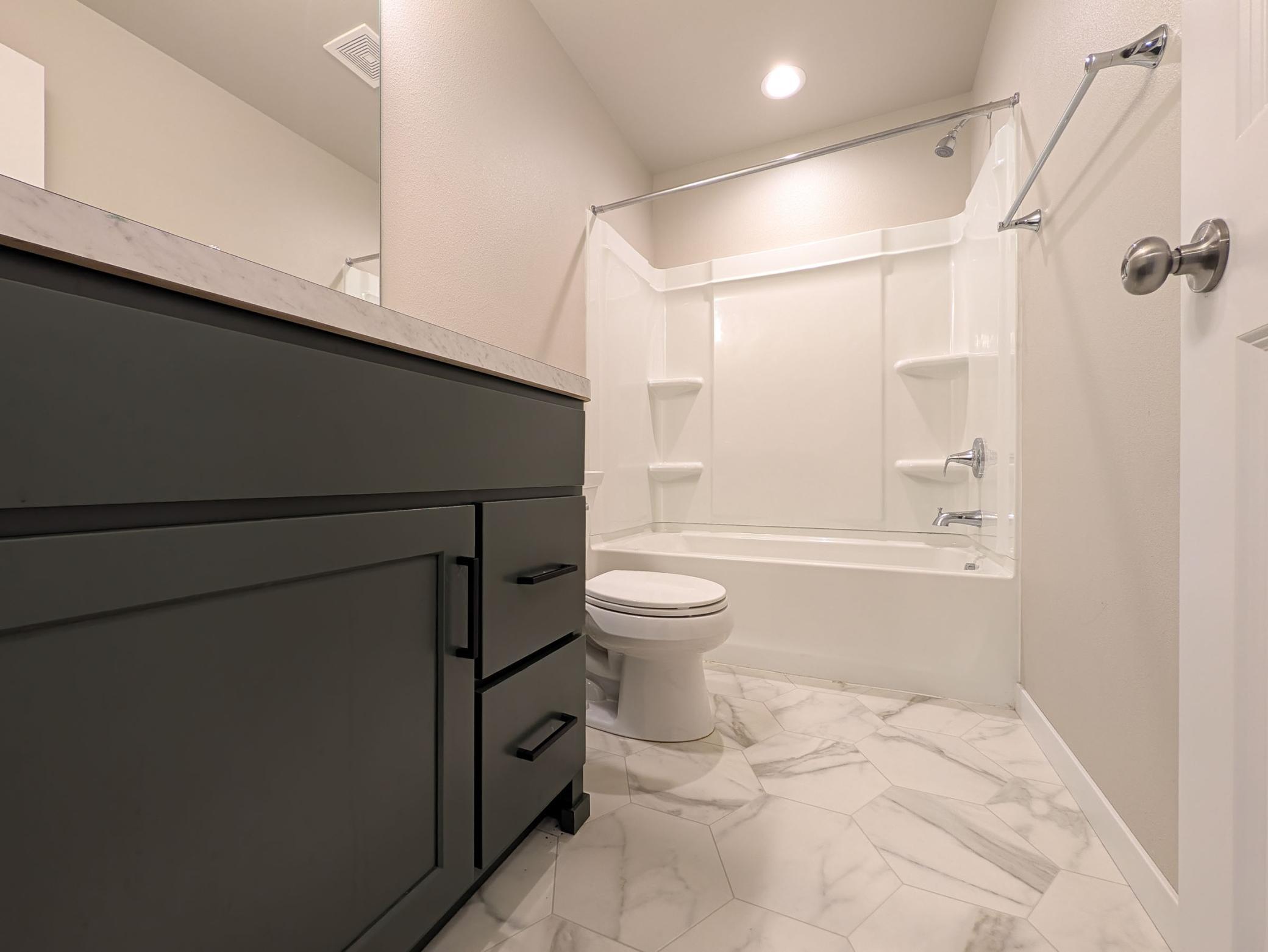 2024 single family home for sale at 2553 FULTON Loop S in Fargo, ND — 3 bed, 2 bath (photo 35 of 44)