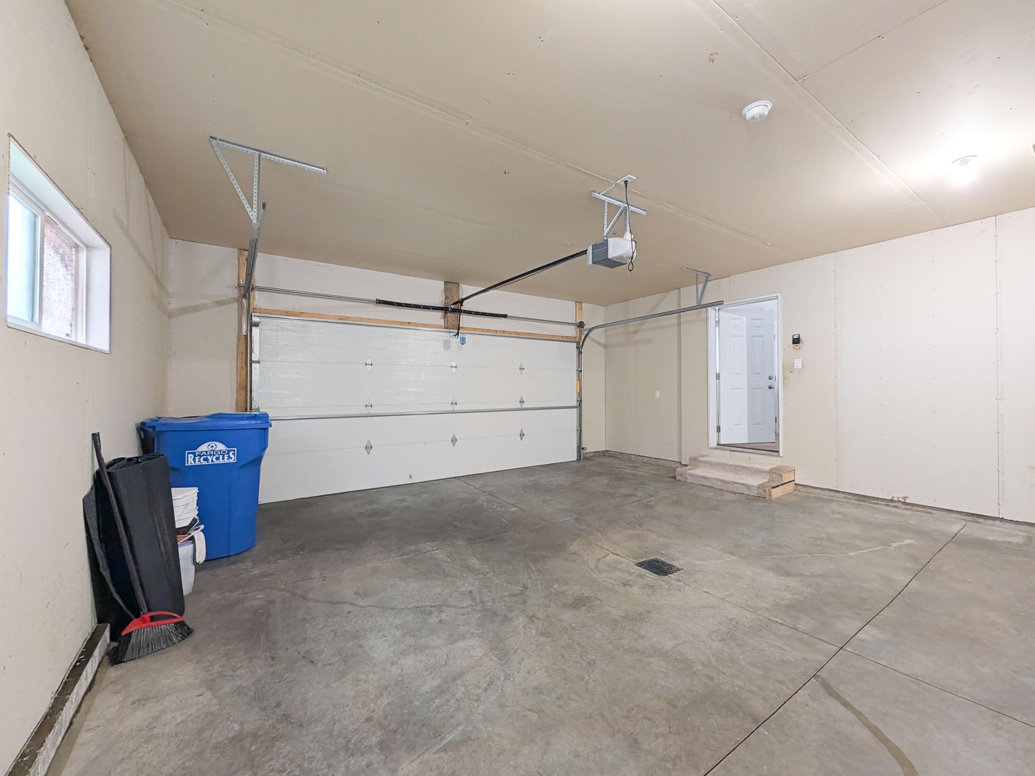 2024 single family home for sale at 2553 FULTON Loop S in Fargo, ND — 3 bed, 2 bath (photo 39 of 44)