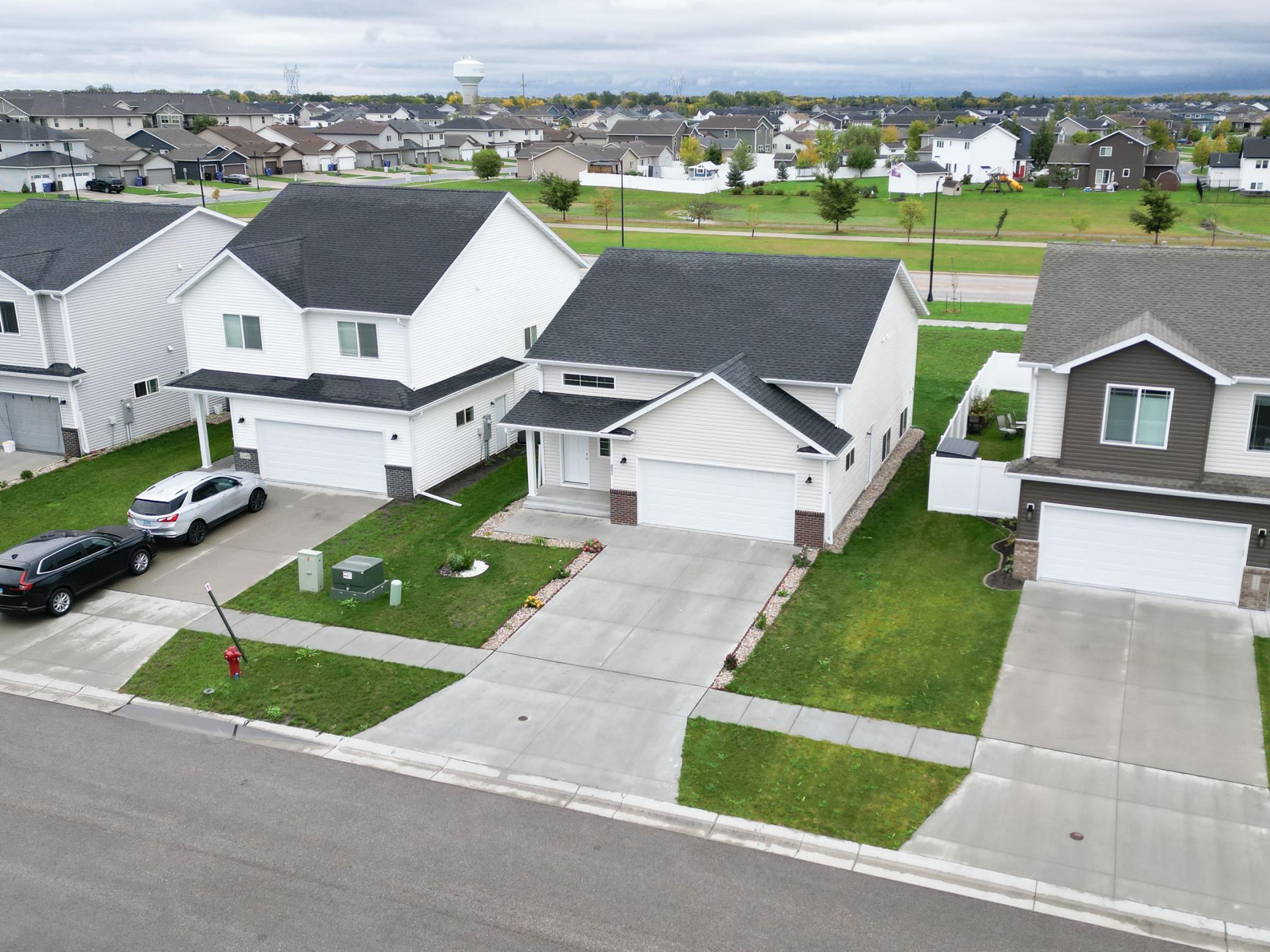 2024 single family home for sale at 2553 FULTON Loop S in Fargo, ND — 3 bed, 2 bath (photo 5 of 44)