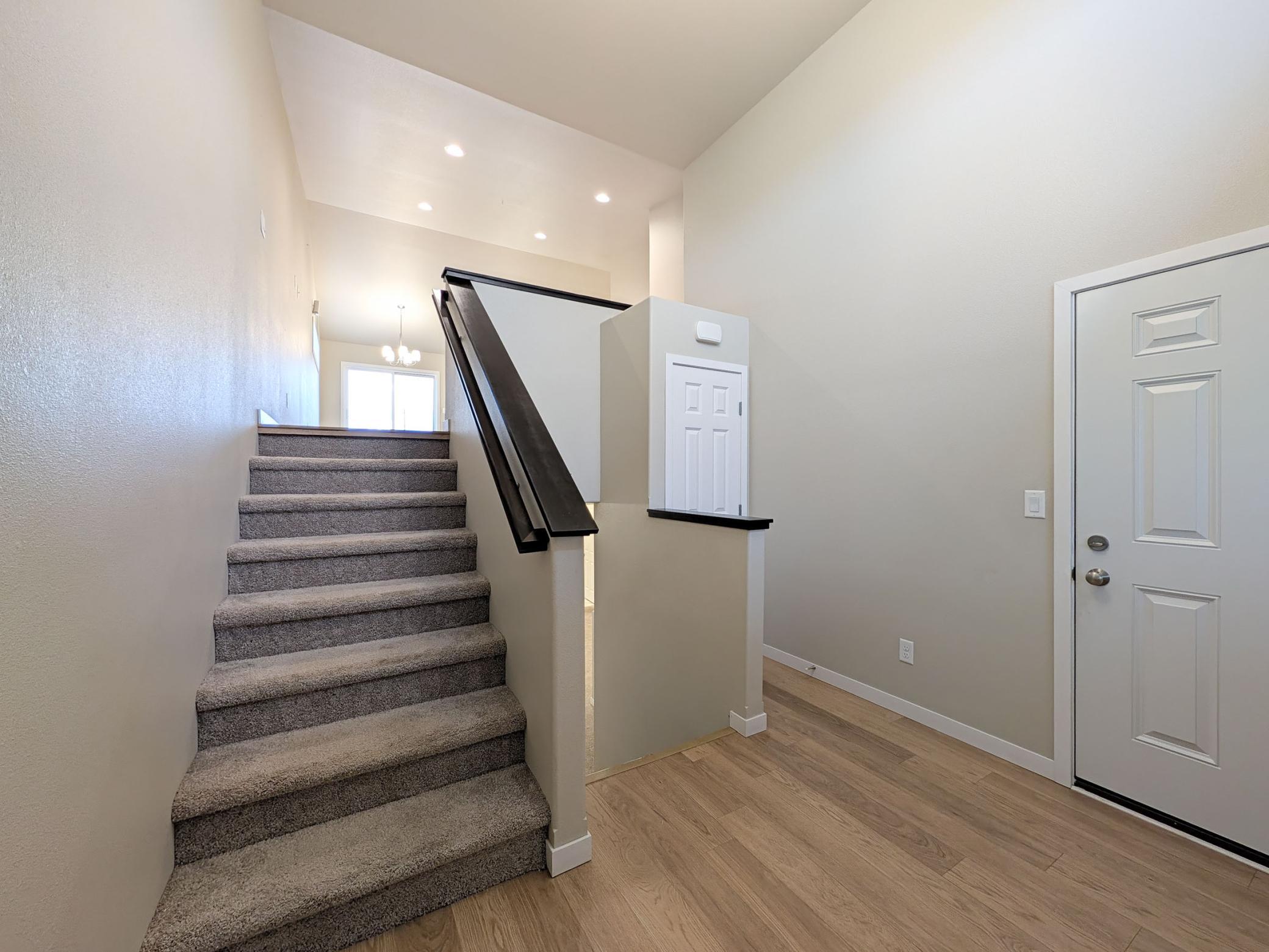 2024 single family home for sale at 2553 FULTON Loop S in Fargo, ND — 3 bed, 2 bath (photo 10 of 44)