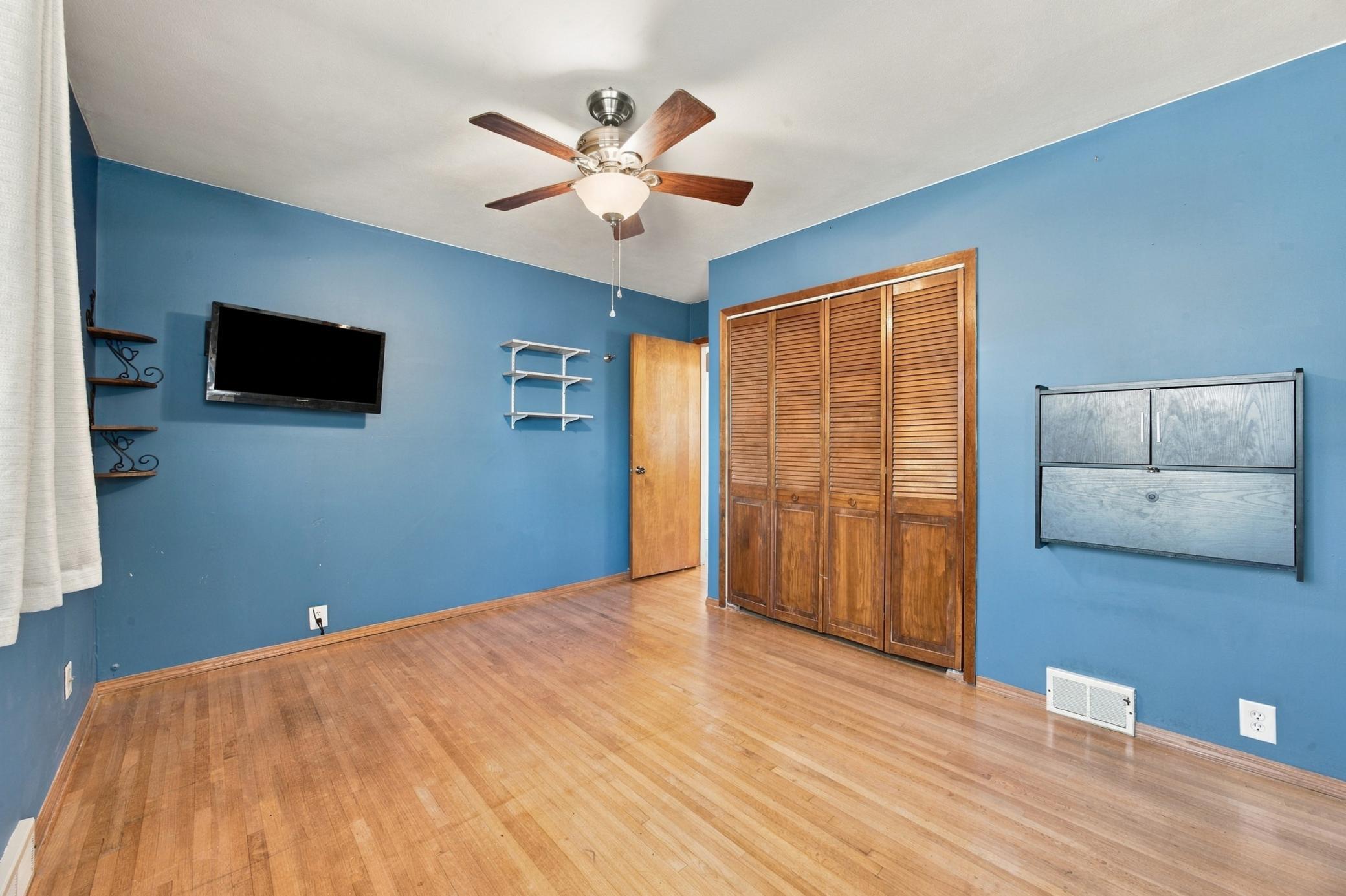 1953 single family home for sale at 809 16th Street S in Fargo, ND — 4 bed, 2 bath (photo 14 of 30)