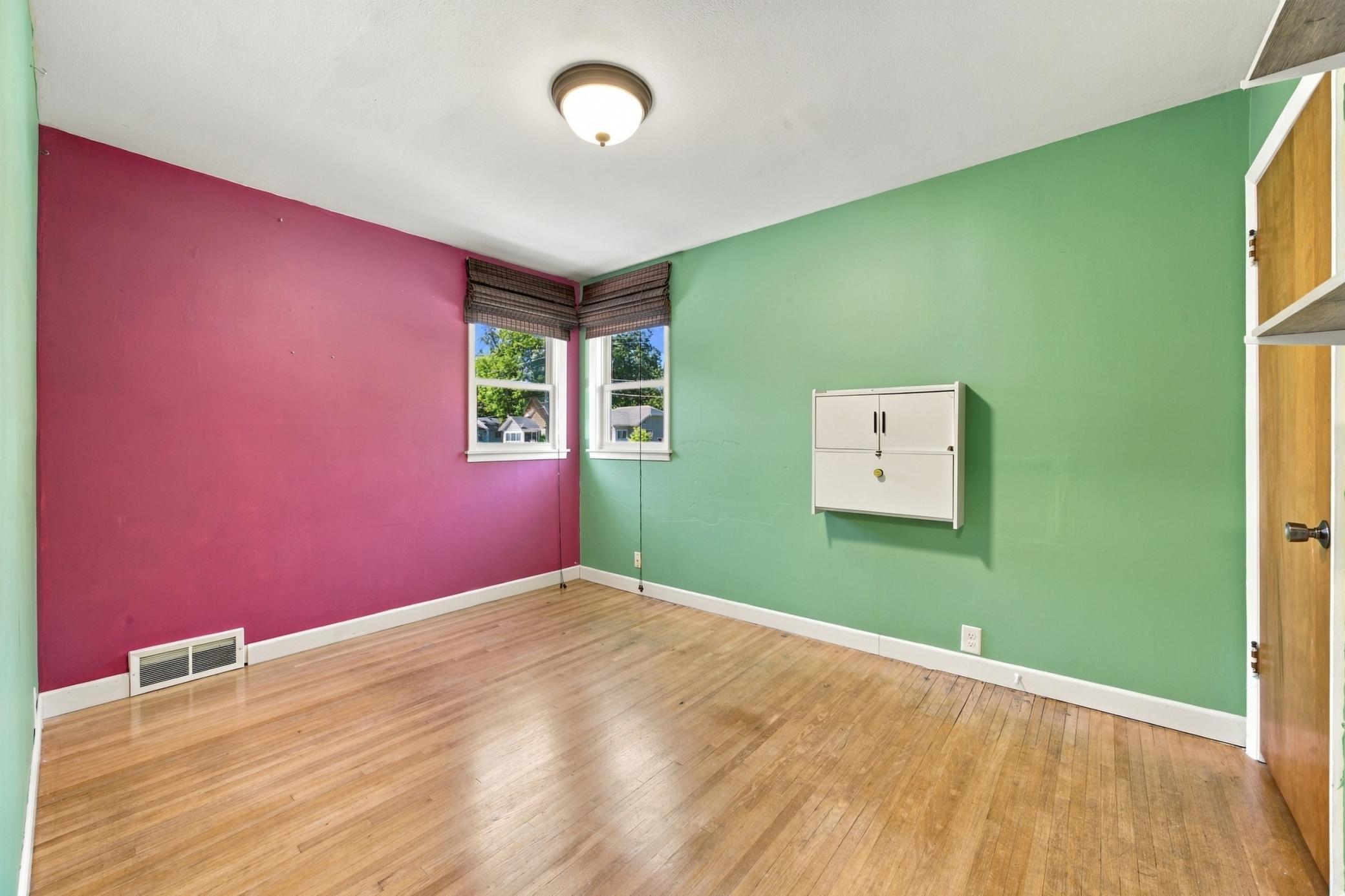 1953 single family home for sale at 809 16th Street S in Fargo, ND — 4 bed, 2 bath (photo 15 of 30)