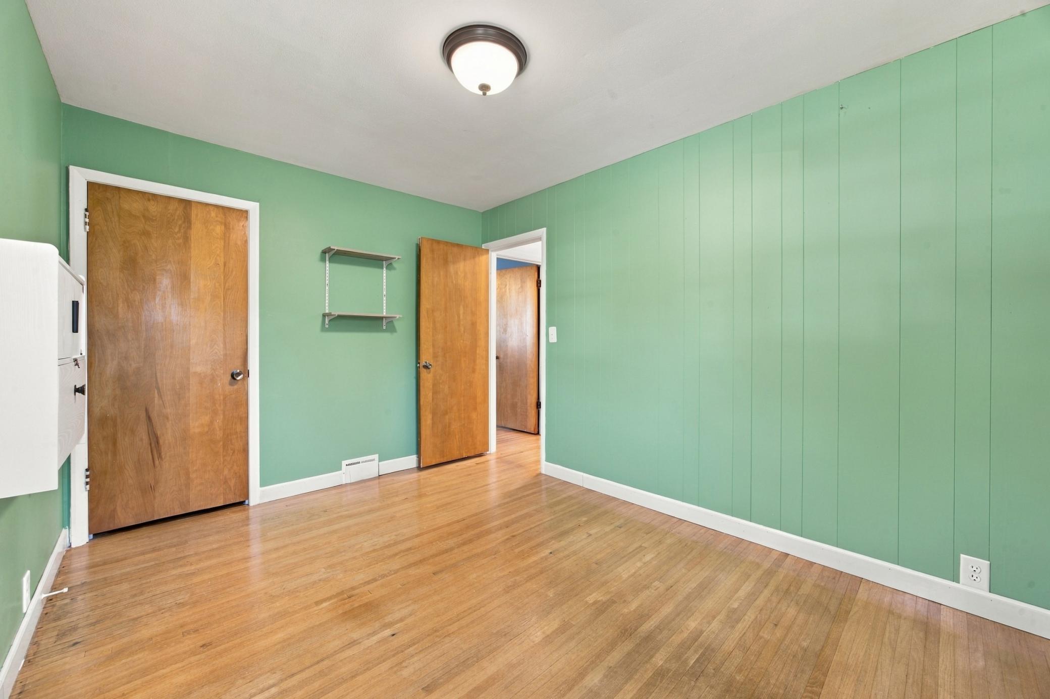 1953 single family home for sale at 809 16th Street S in Fargo, ND — 4 bed, 2 bath (photo 16 of 30)
