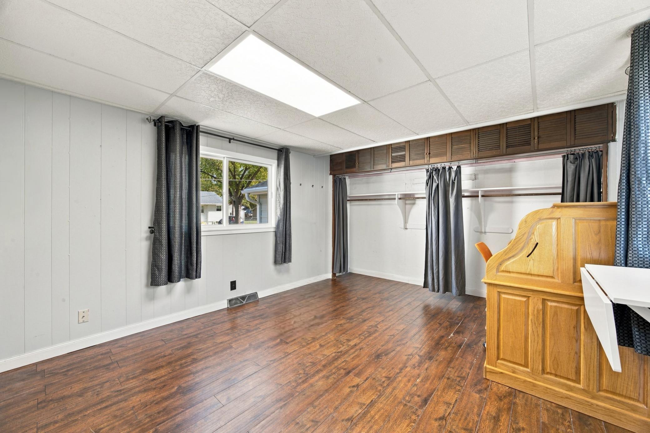 1953 single family home for sale at 809 16th Street S in Fargo, ND — 4 bed, 2 bath (photo 17 of 30)