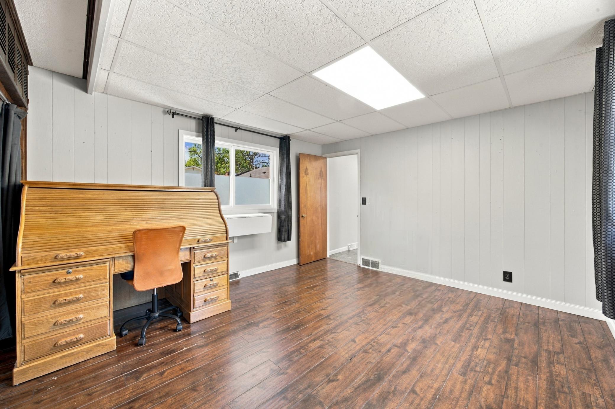 1953 single family home for sale at 809 16th Street S in Fargo, ND — 4 bed, 2 bath (photo 18 of 30)