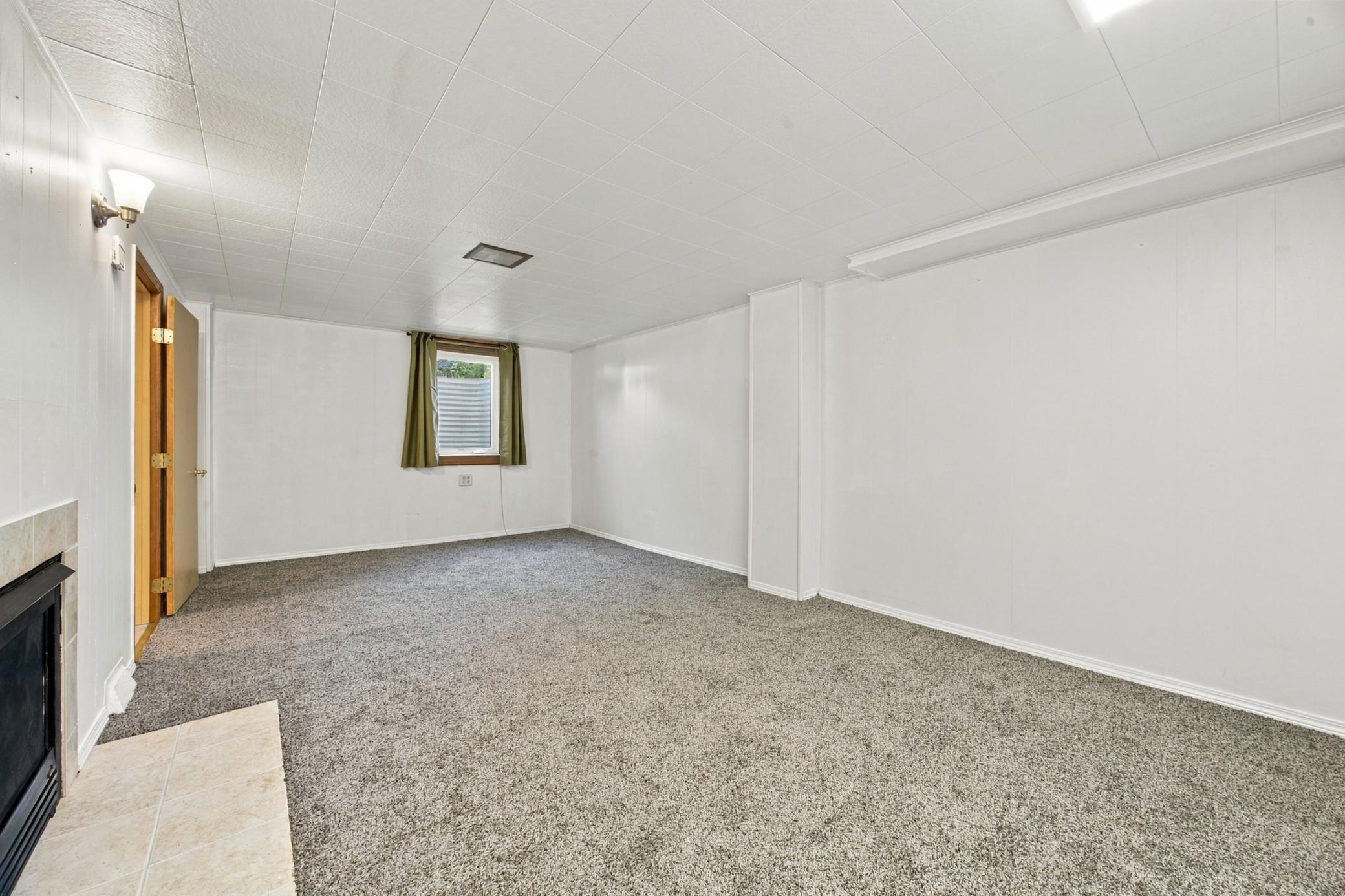 1953 single family home for sale at 809 16th Street S in Fargo, ND — 4 bed, 2 bath (photo 22 of 30)