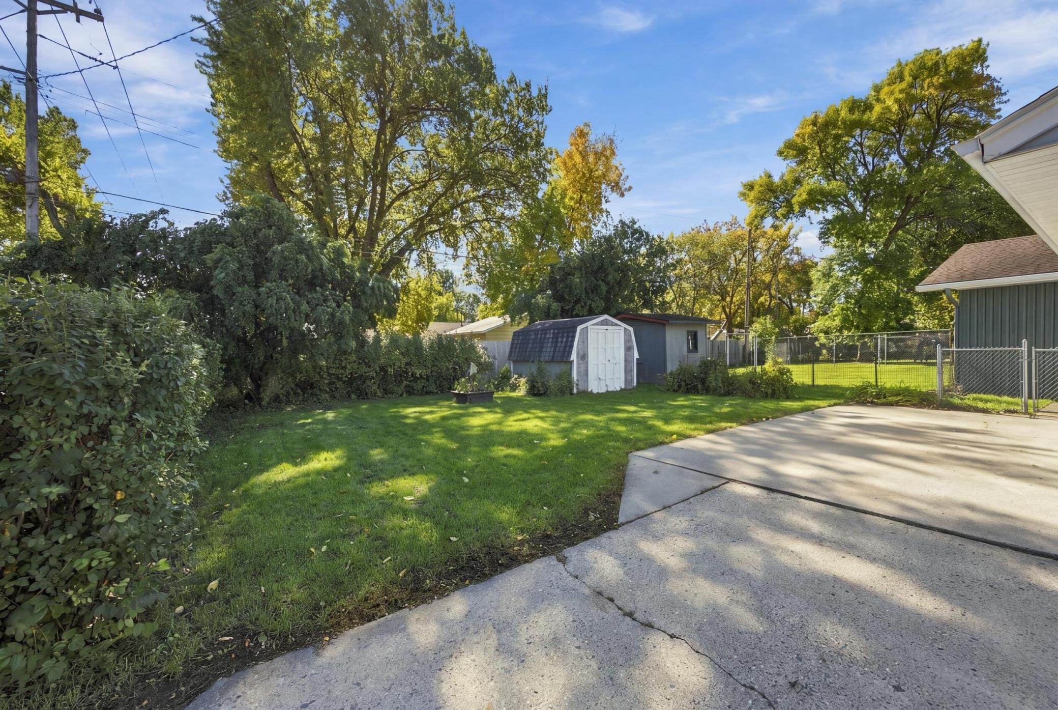 1953 single family home for sale at 809 16th Street S in Fargo, ND — 4 bed, 2 bath (photo 27 of 30)