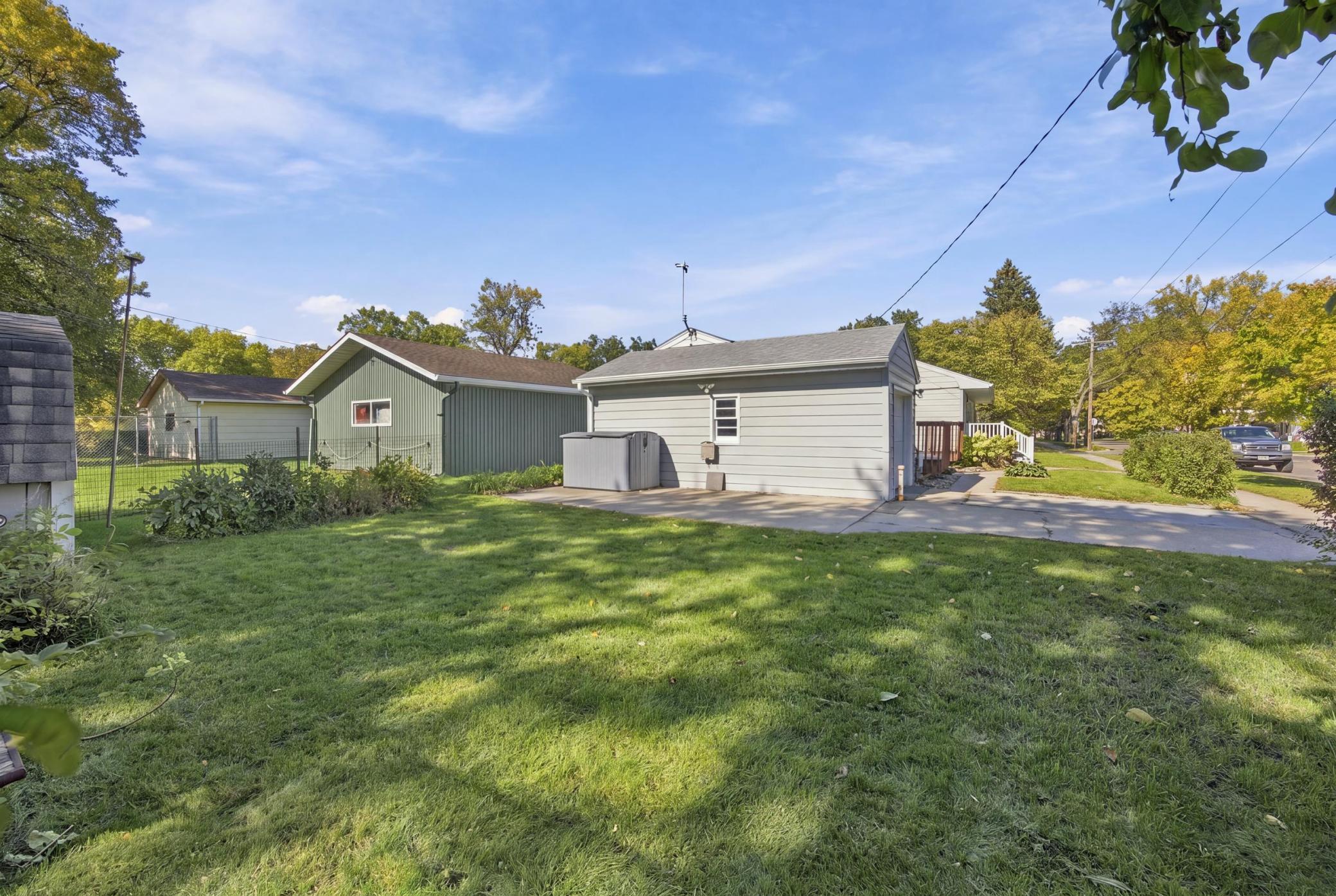 1953 single family home for sale at 809 16th Street S in Fargo, ND — 4 bed, 2 bath (photo 28 of 30)