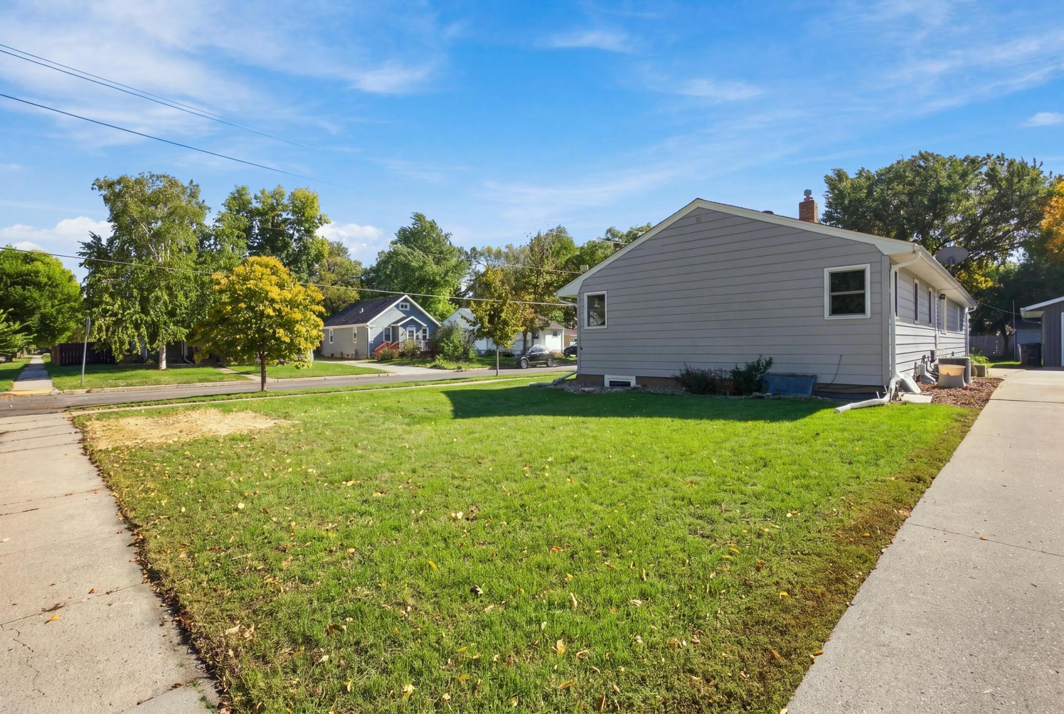 1953 single family home for sale at 809 16th Street S in Fargo, ND — 4 bed, 2 bath (photo 29 of 30)
