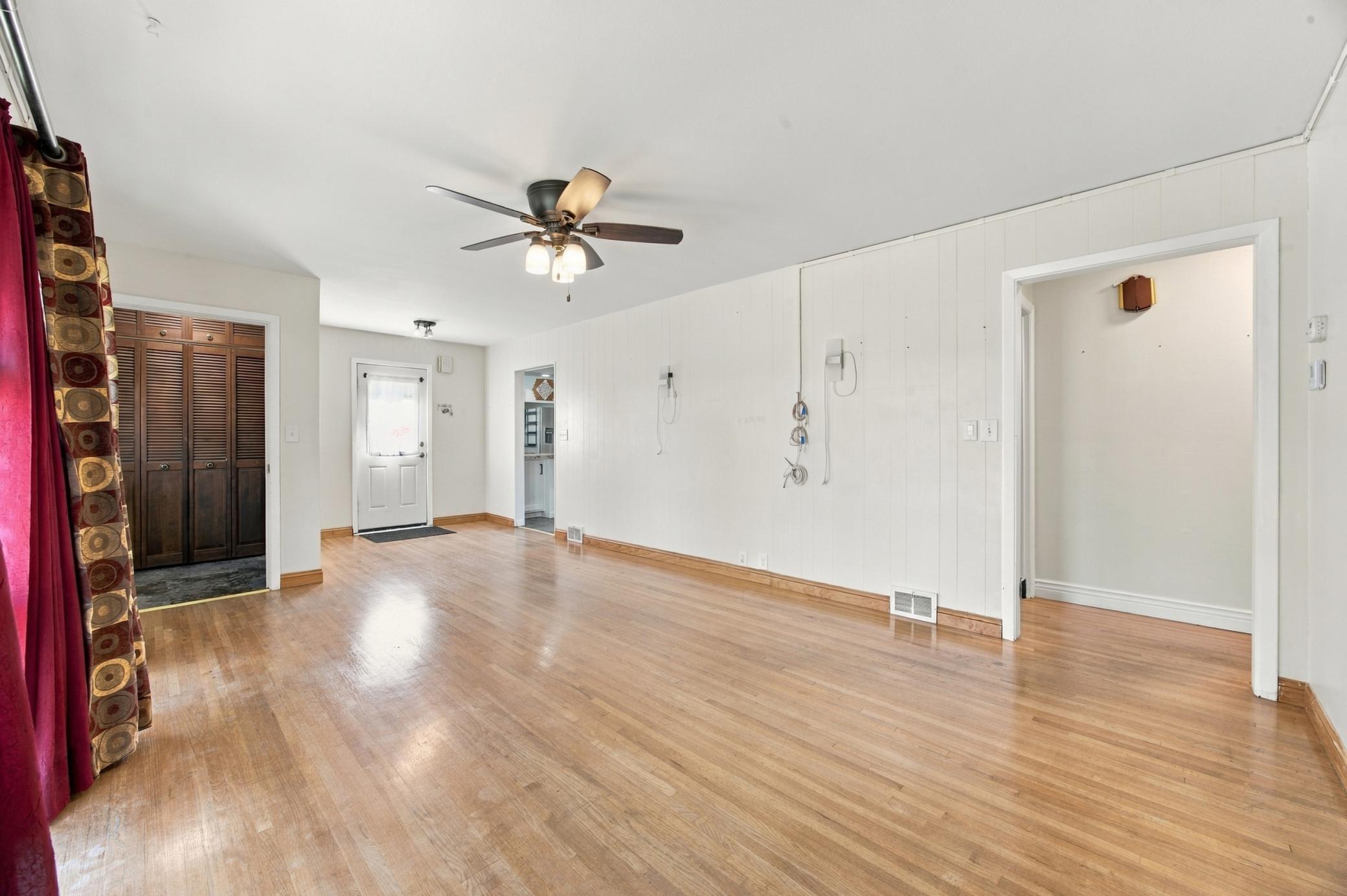 1953 single family home for sale at 809 16th Street S in Fargo, ND — 4 bed, 2 bath (photo 6 of 30)