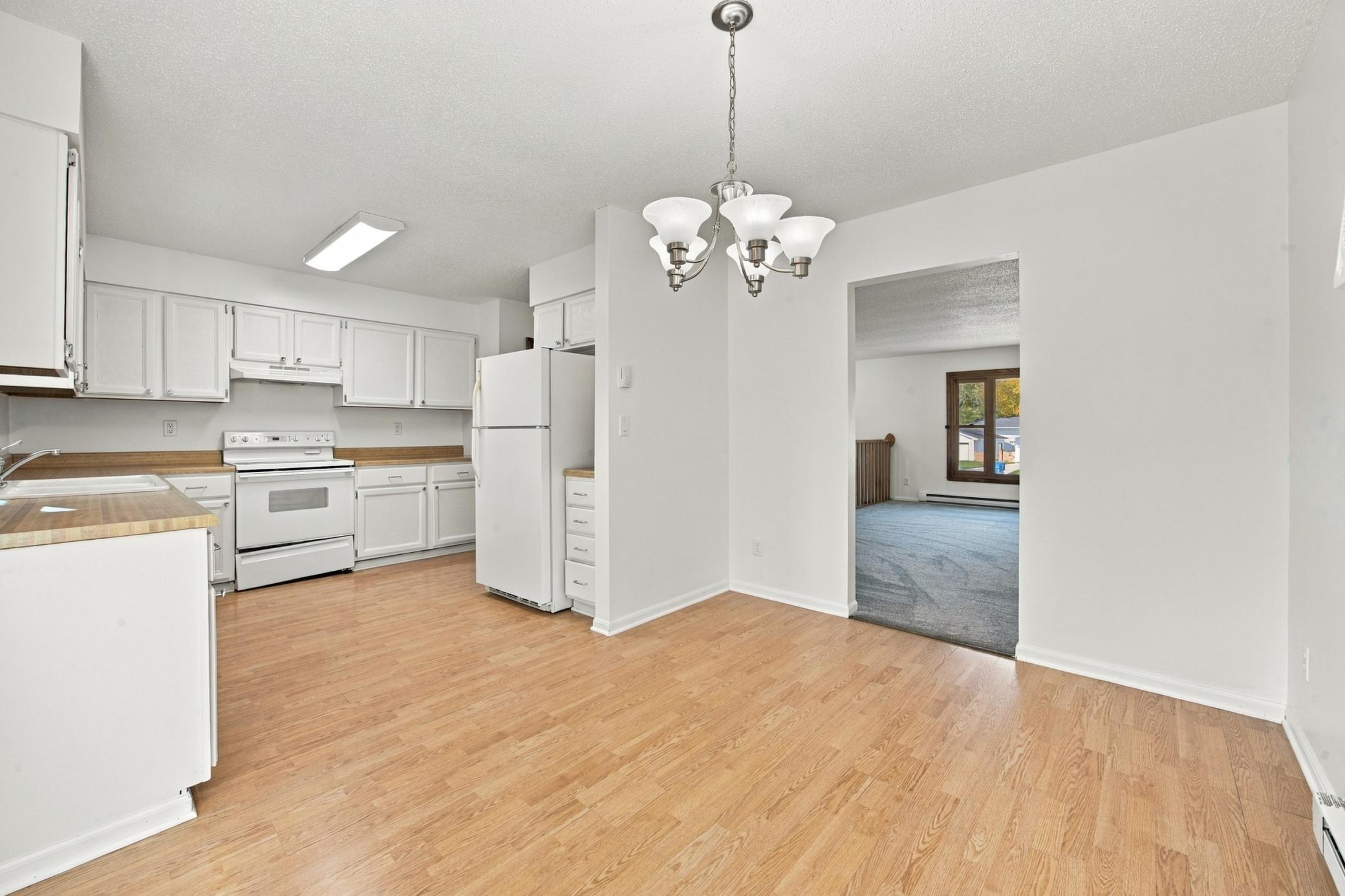 1977 twin home for sale at 2323 Sundance Circle S in Fargo, ND — 2 bed, 2 bath (photo 13 of 27)