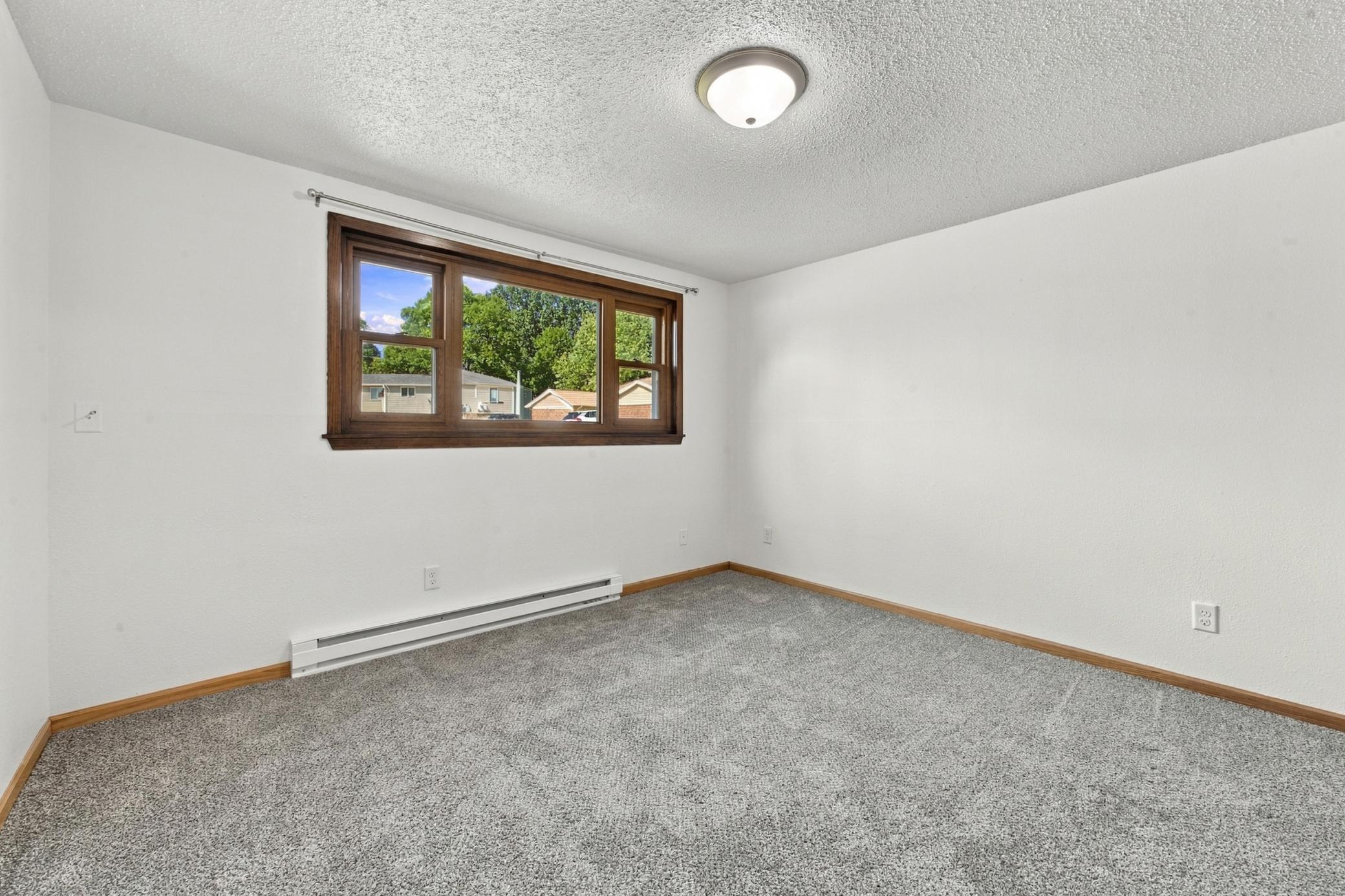 1977 twin home for sale at 2323 Sundance Circle S in Fargo, ND — 2 bed, 2 bath (photo 18 of 27)