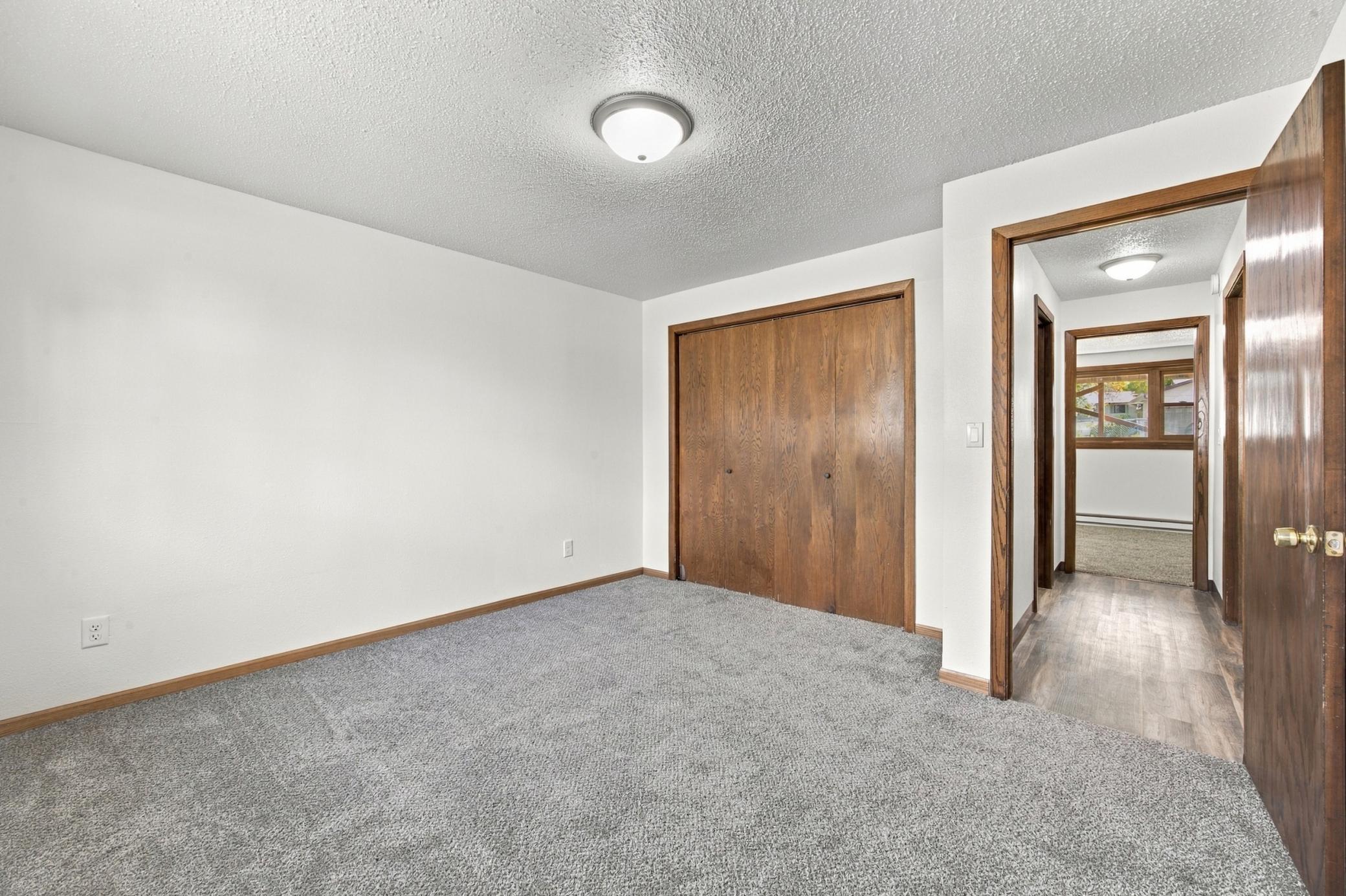 1977 twin home for sale at 2323 Sundance Circle S in Fargo, ND — 2 bed, 2 bath (photo 19 of 27)